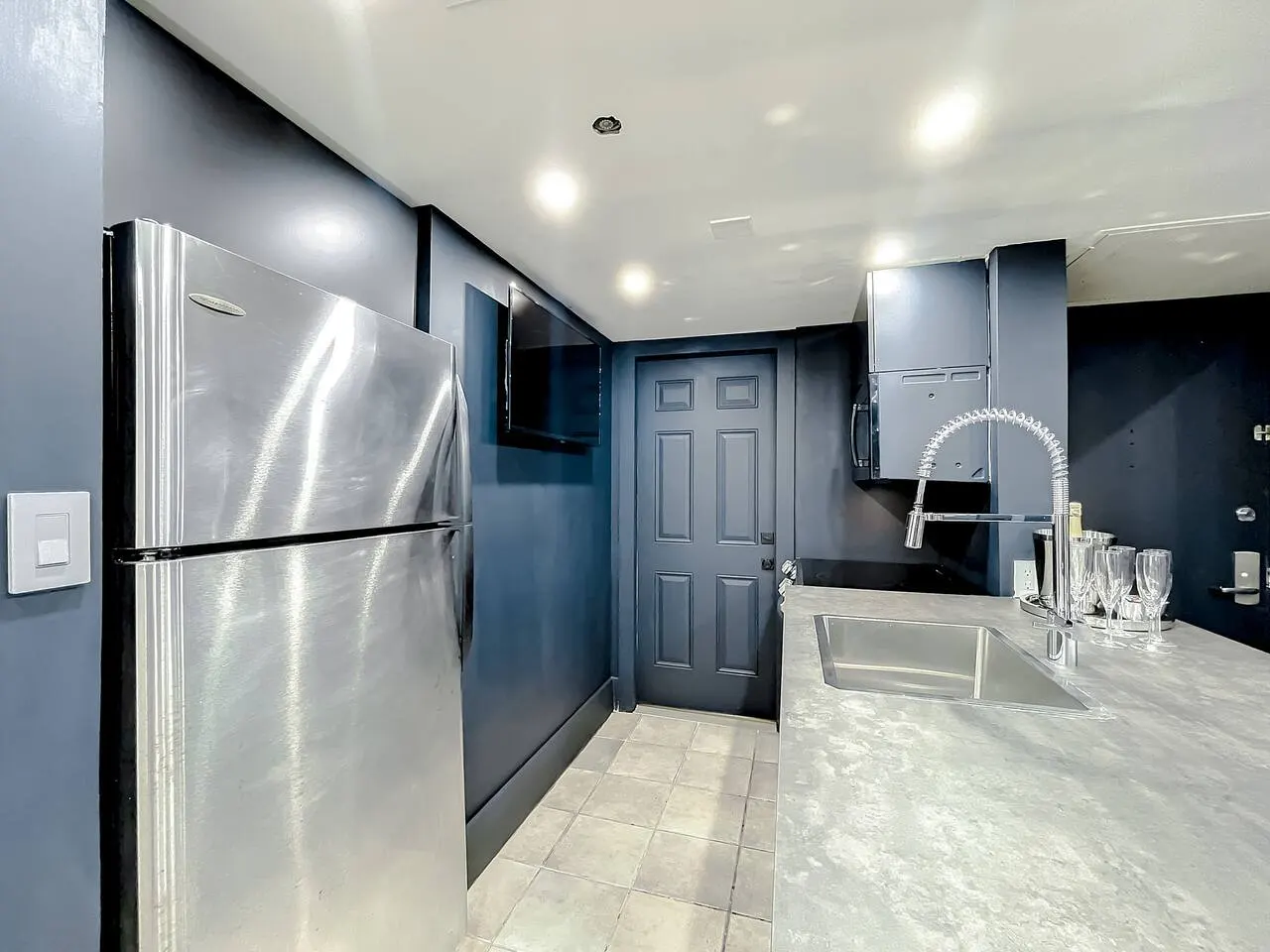 SoBe Oceanfront 3 Room Ocean Drive 18