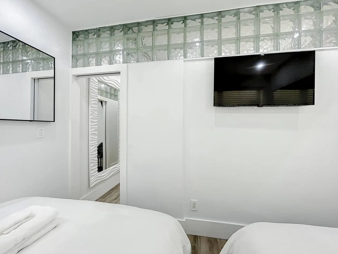SoBe Oceanfront 3 Room Ocean Drive 20