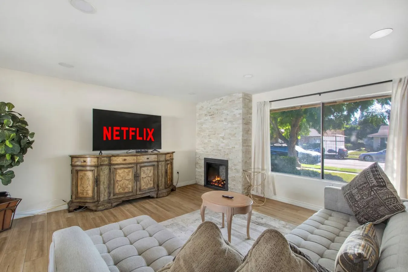 3Bd/2Bth Close To Shopping | Freeway | Theme Parks