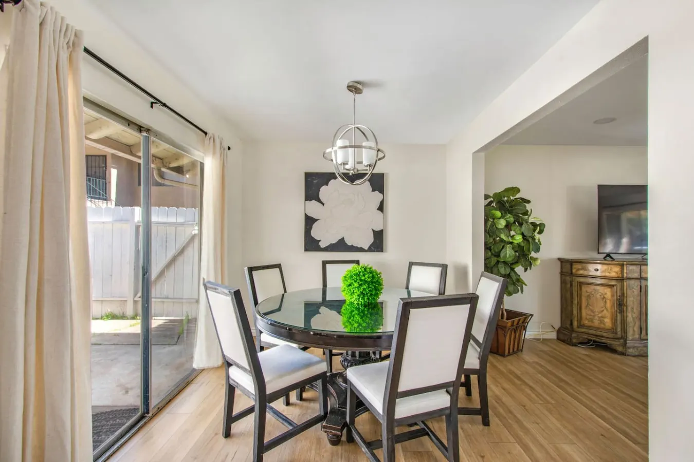 3Bd/2Bth Close To Shopping | Freeway | Theme Parks — photo 2