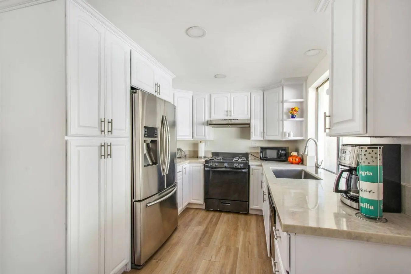 3Bd/2Bth Close To Shopping Freeway Theme Parks 9