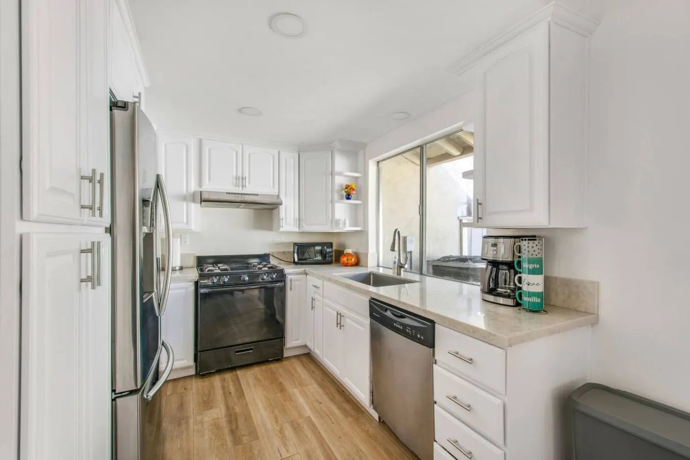 3Bd/2Bth Close To Shopping | Freeway | Theme Parks — photo 4