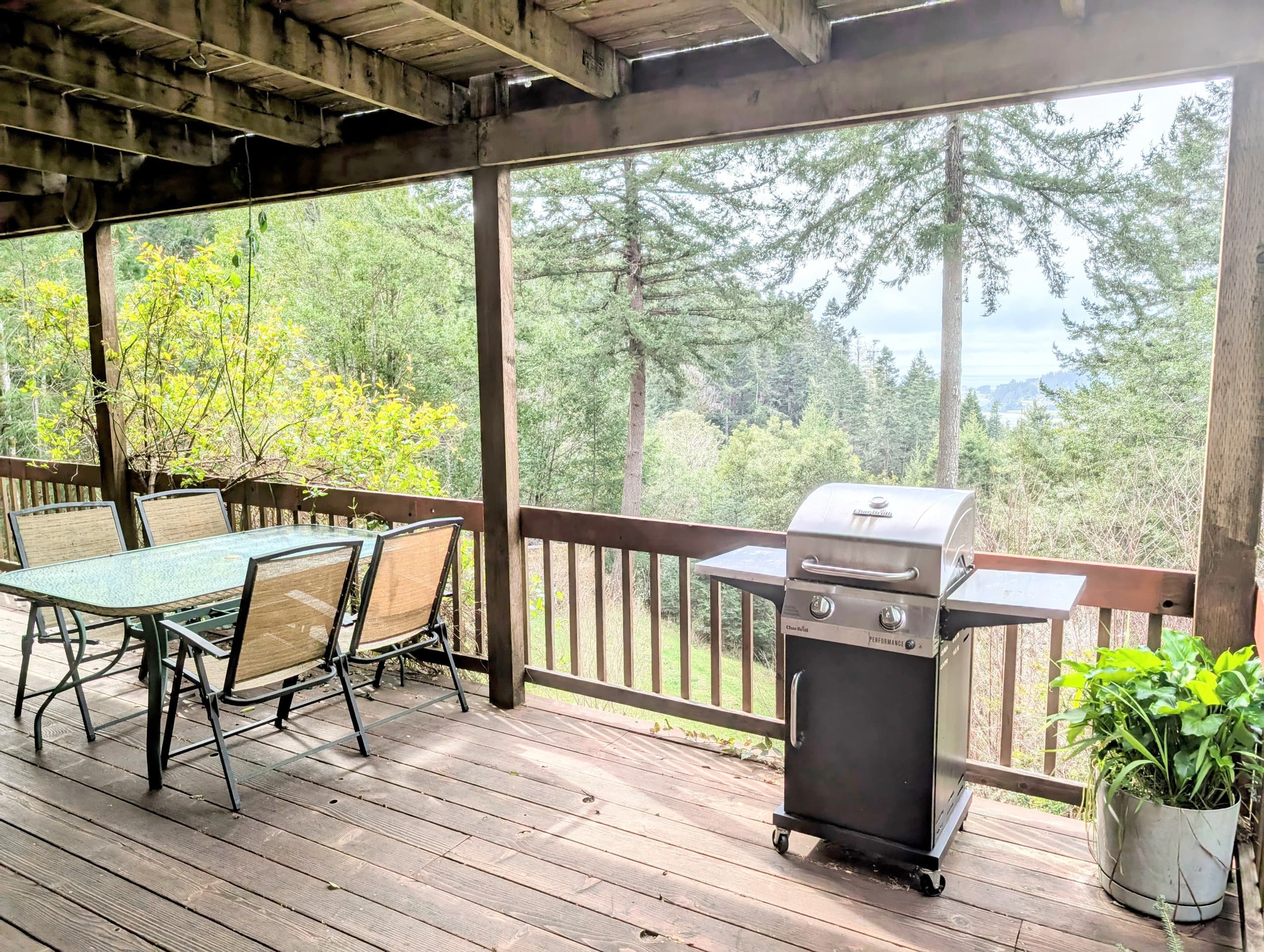 Hummingbird Vista-Scenic Views/Hot Tub/Newly Paved 38