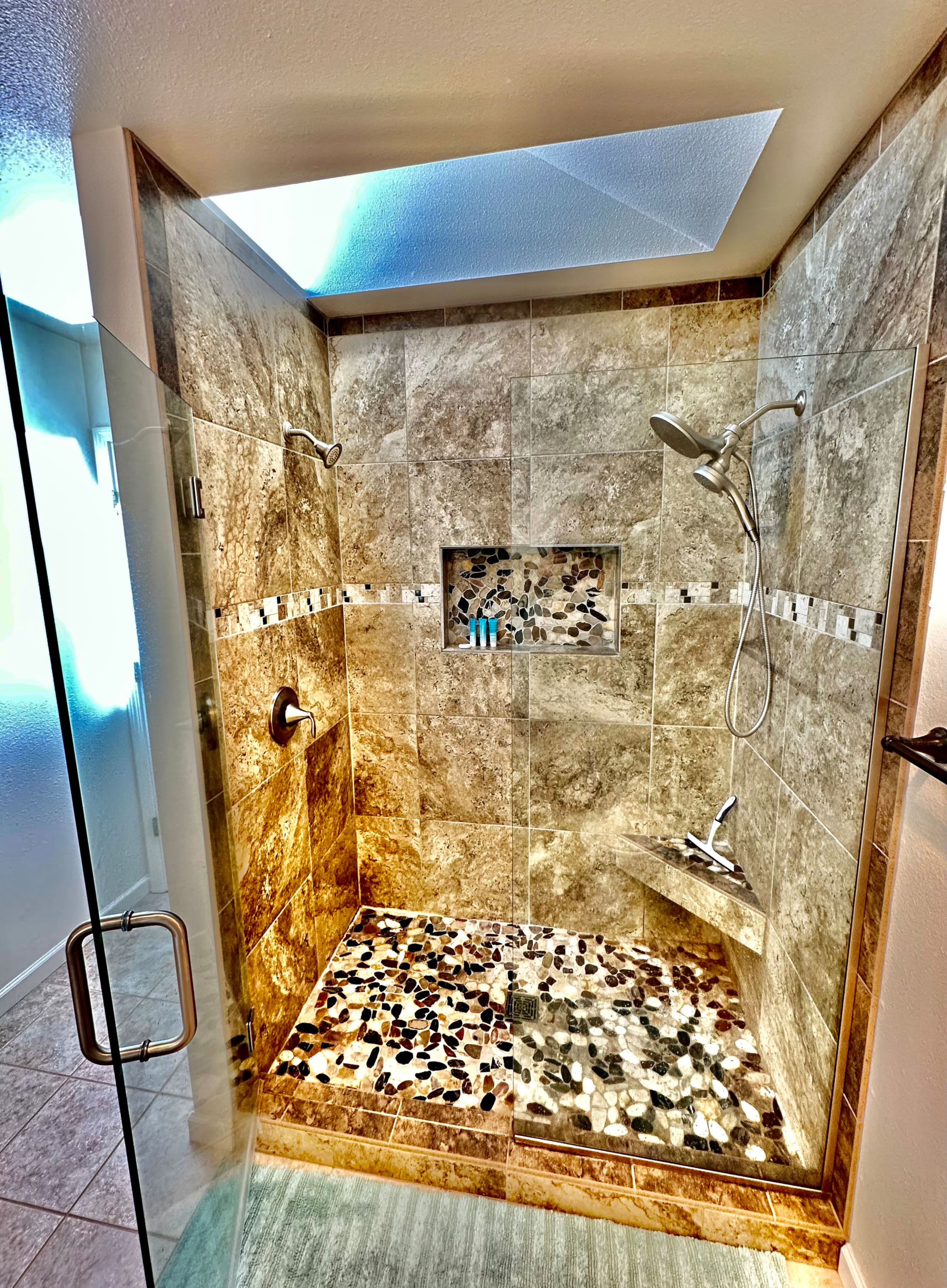 Hummingbird Vista-Scenic Views/Hot Tub/Newly Paved 31