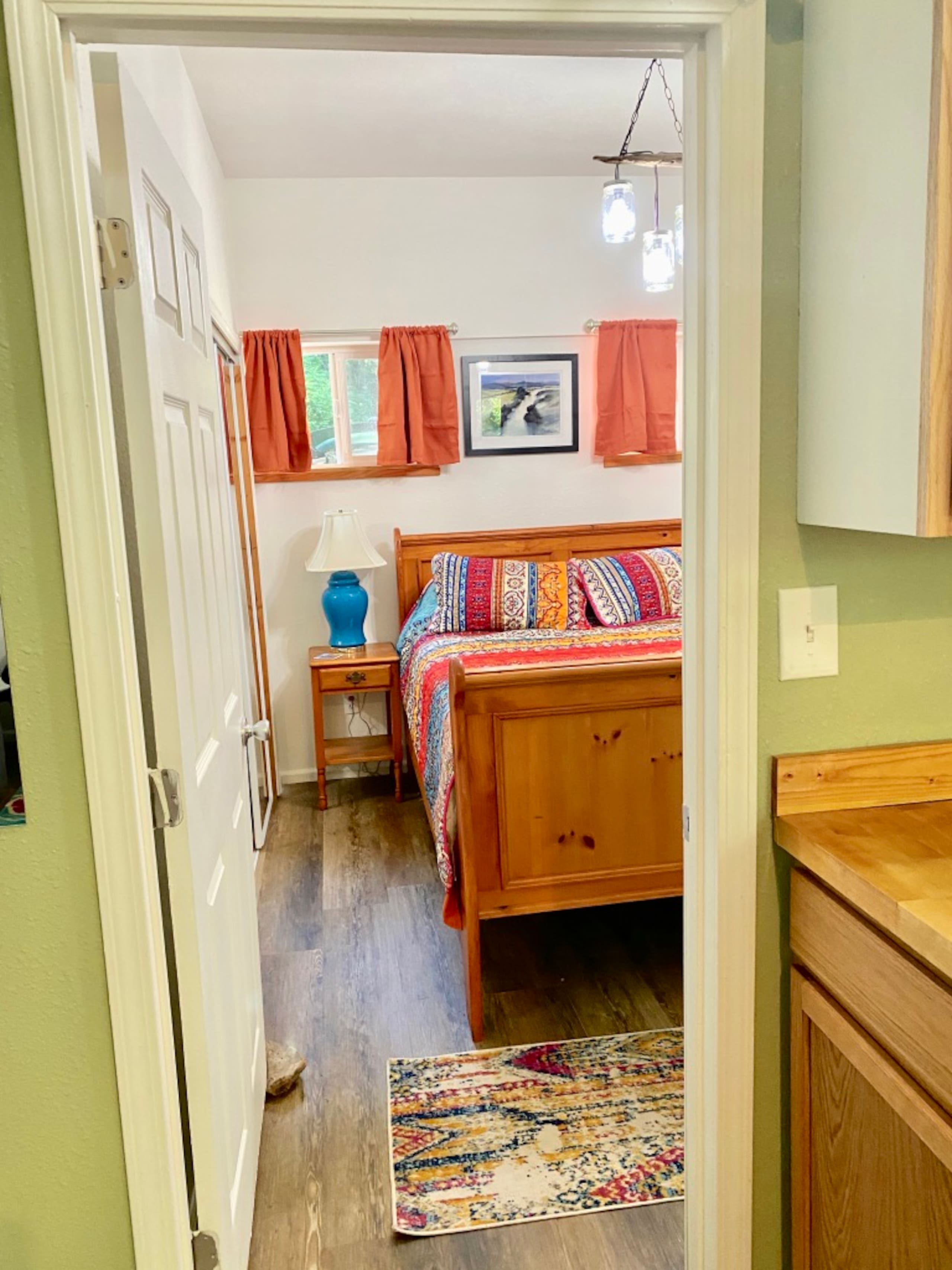 Hummingbird Vista-Scenic Views/Hot Tub/Newly Paved 24