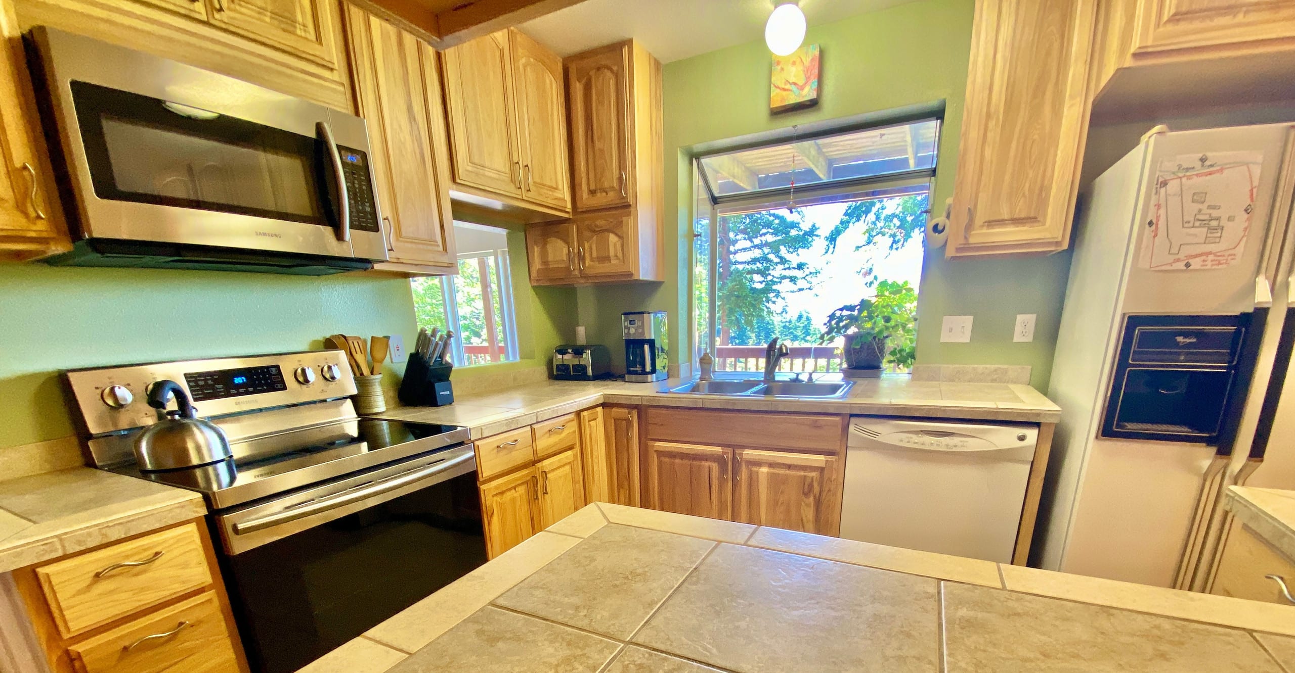 Hummingbird Vista-Scenic Views/Hot Tub/Newly Paved 6