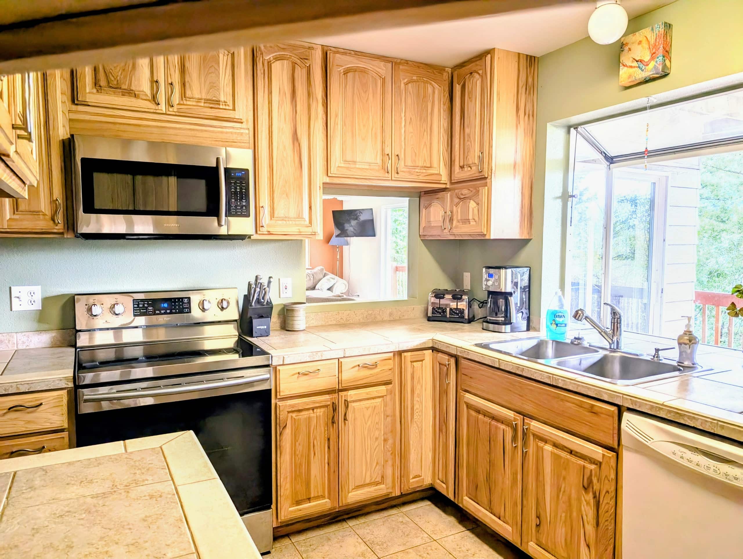 Hummingbird Vista-Scenic Views/Hot Tub/Newly Paved 13