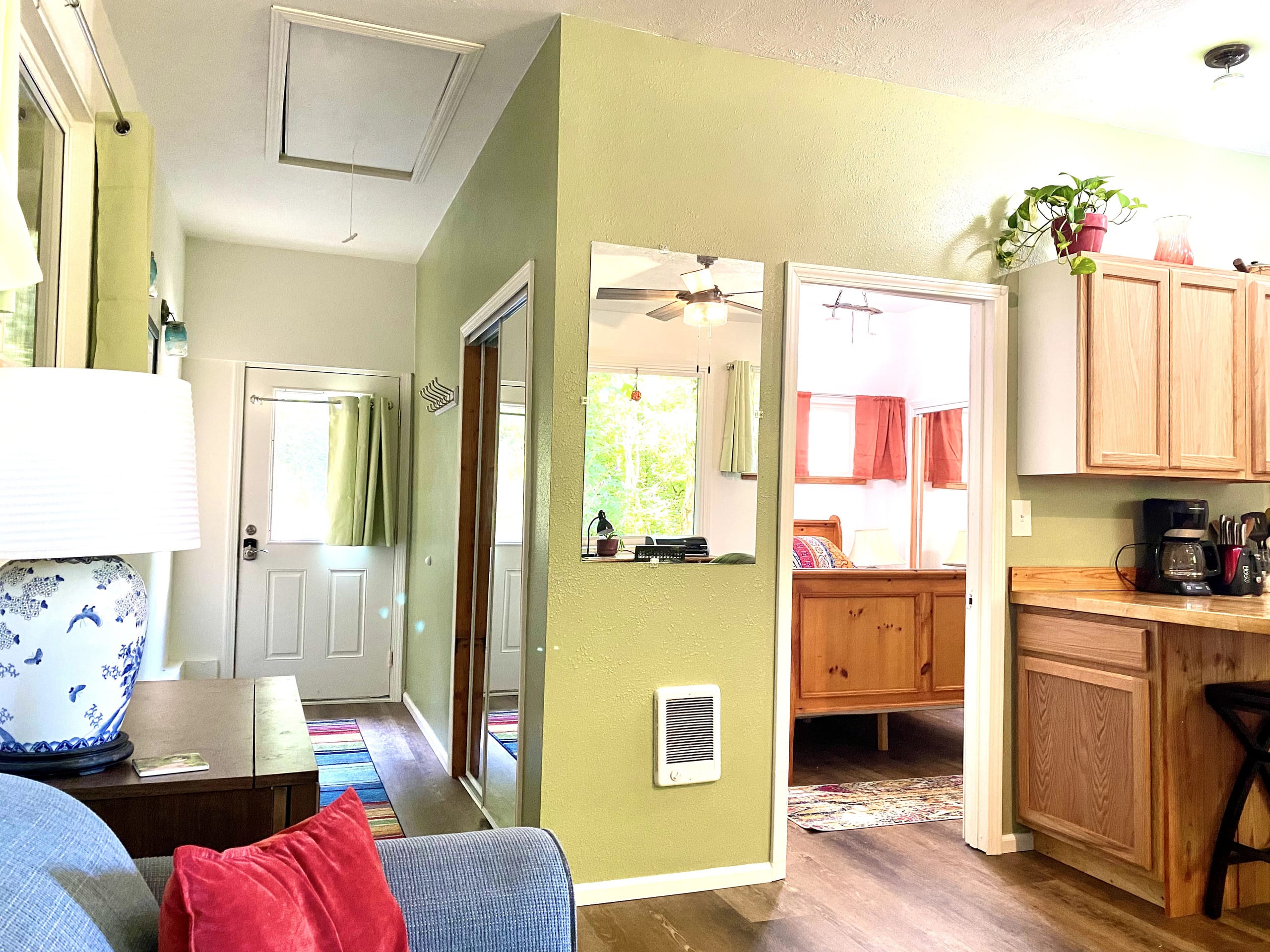 Hummingbird Vista-Scenic Views/Hot Tub/Newly Paved 17
