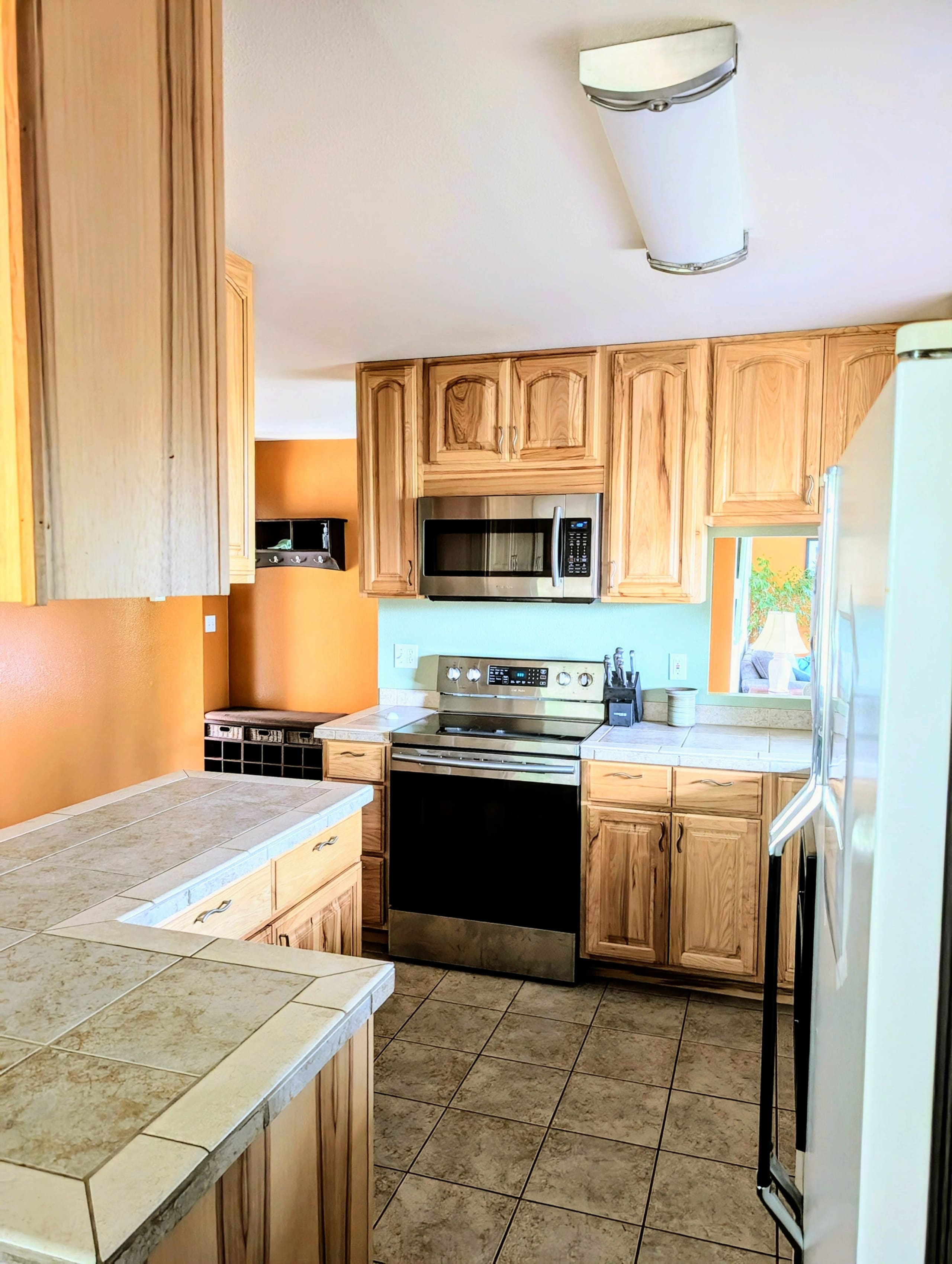Hummingbird Vista-Scenic Views/Hot Tub/Newly Paved 15