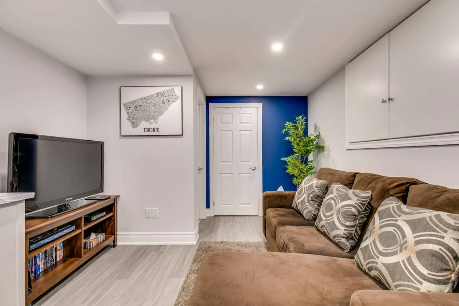 Stunning 1BR Suite - Near Downtown! 17