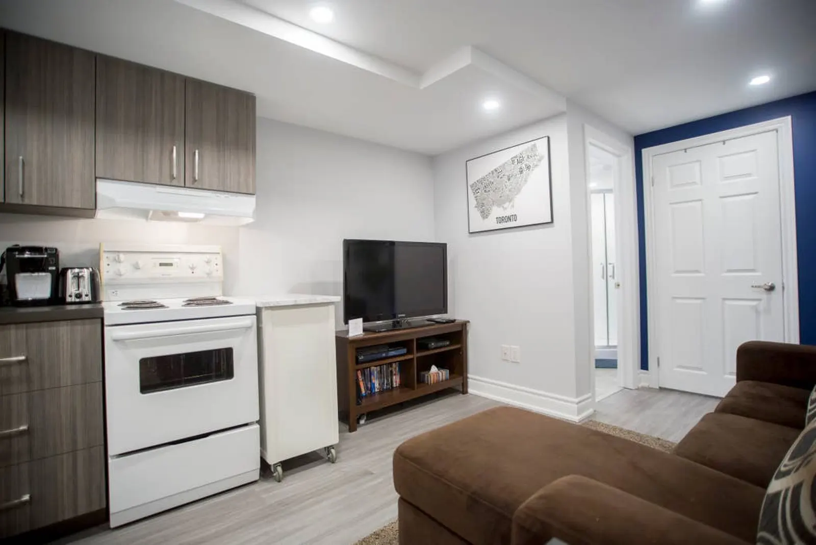 Stunning 1BR Suite - Near Downtown! 4