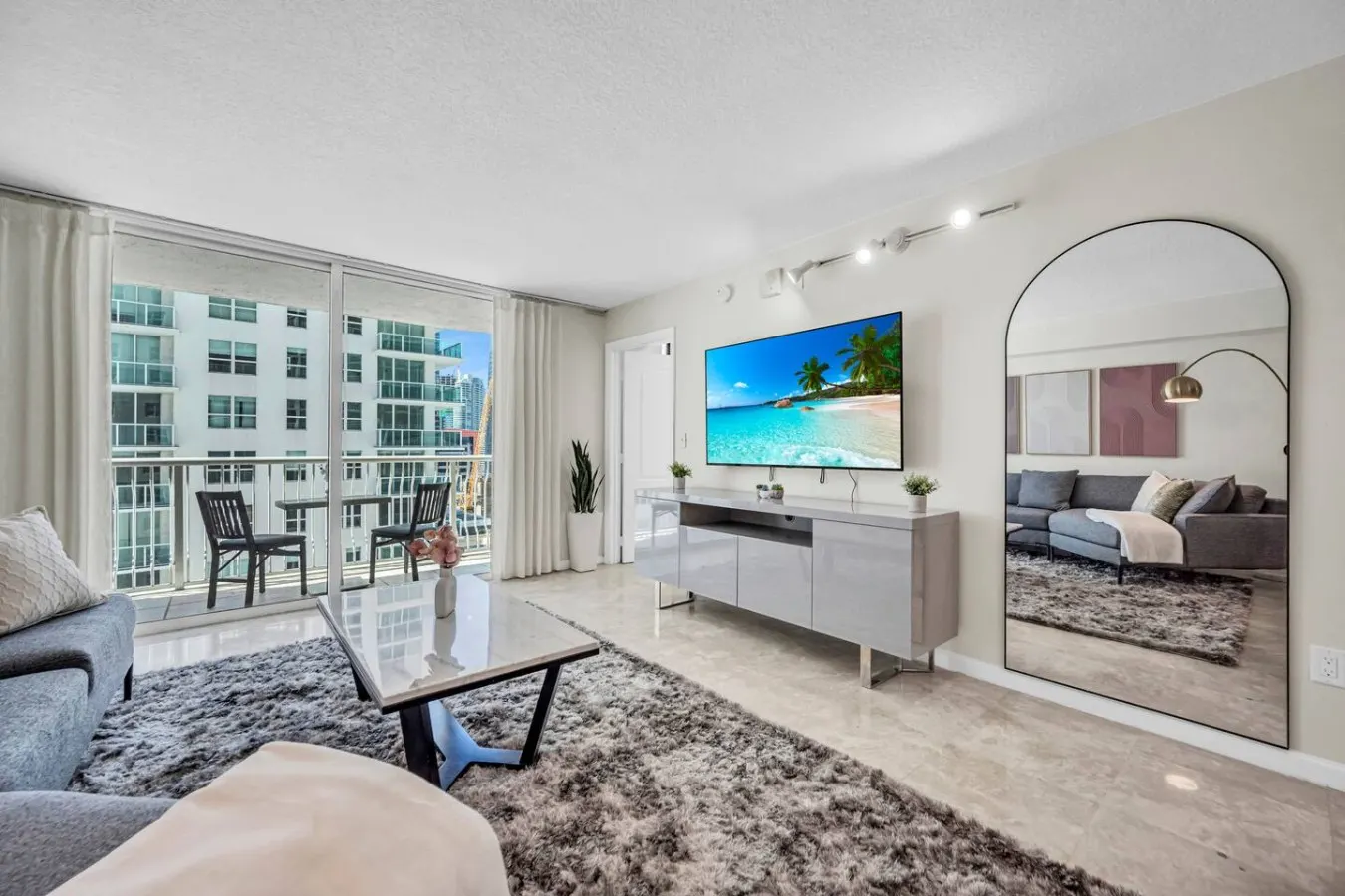 Sky-High Brickell 2BR/2BA Balcony & Views 14