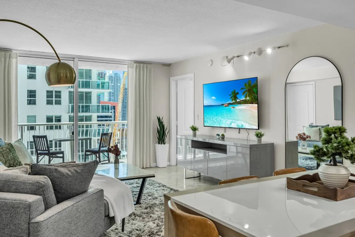 Sky-High Brickell 2BR/2BA Balcony & Views 5