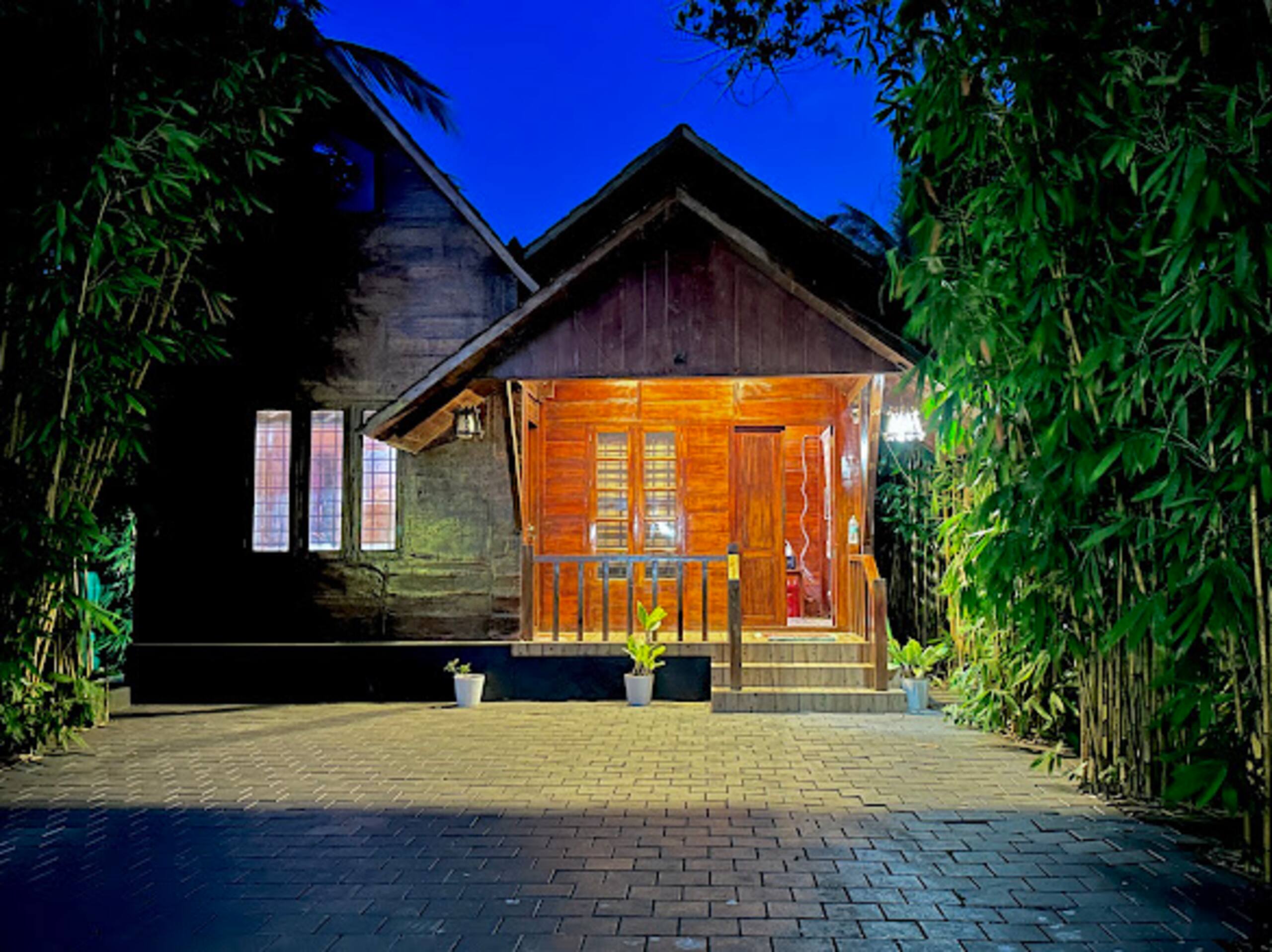 Cottage with backwater view in Kadamakkudy-Cochin 2