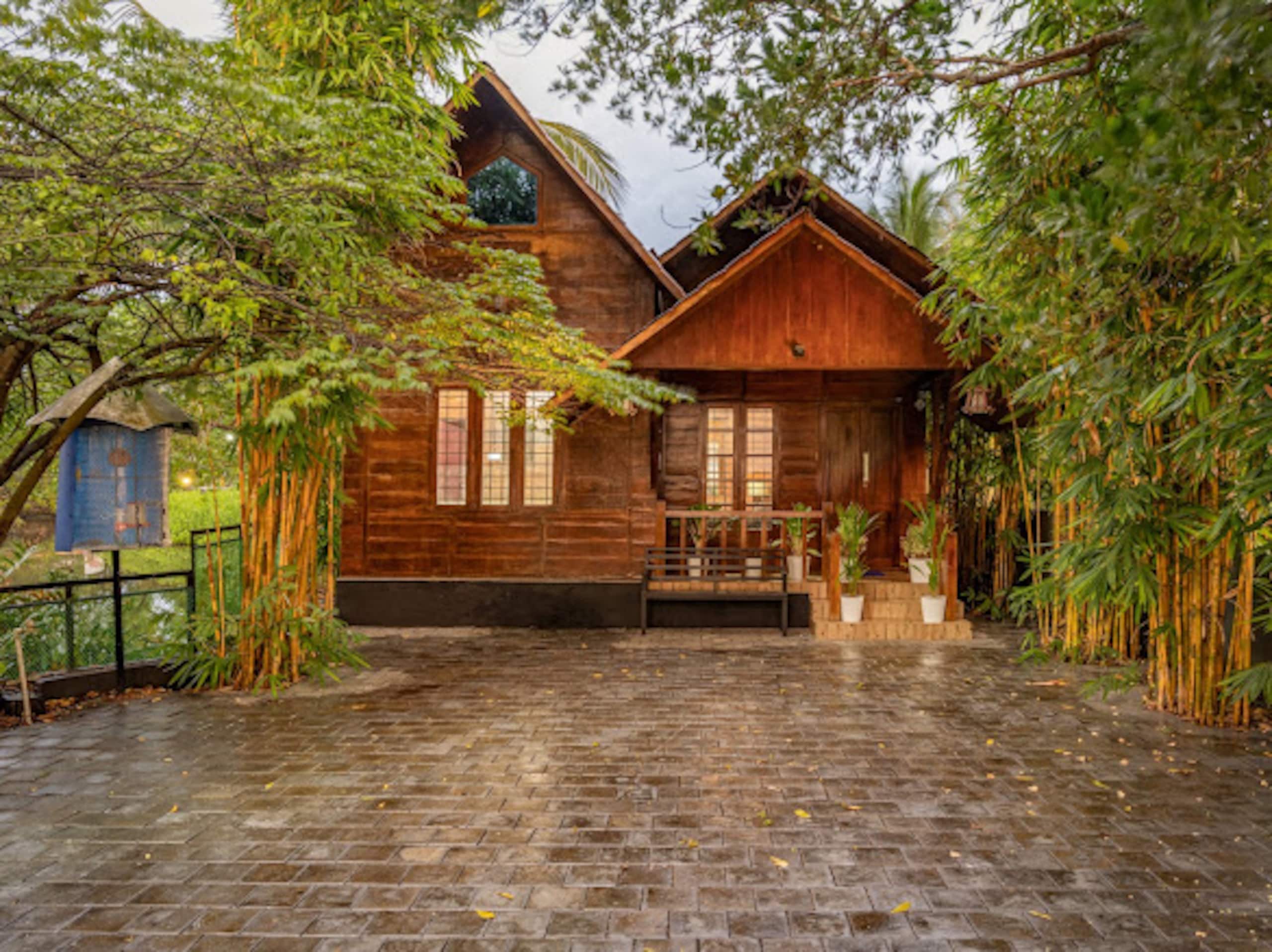 Cottage with backwater view in Kadamakkudy-Cochin 1