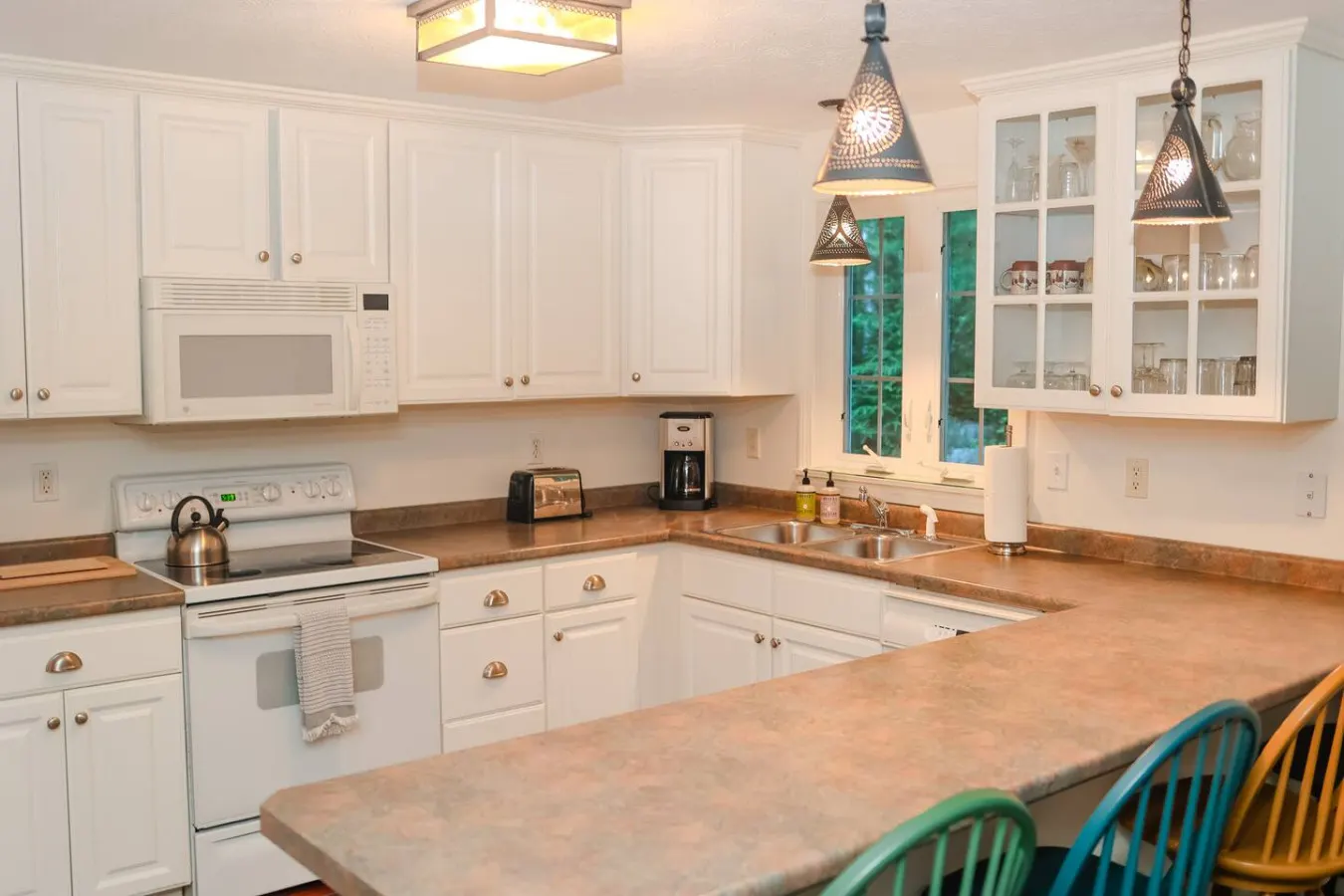 Silent Nights Family Lake Retreat with Pool 13