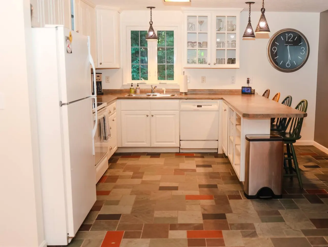 Silent Nights Family Lake Retreat with Pool 15
