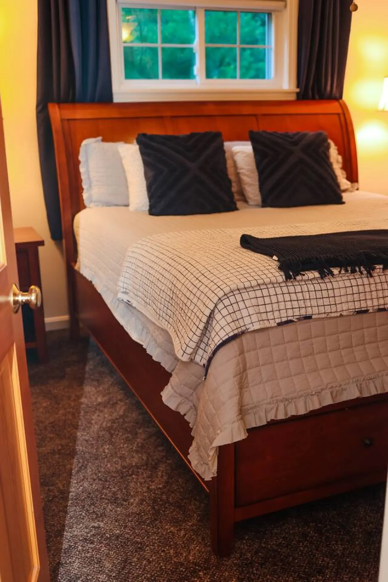 Silent Nights Family Lake Retreat with Pool 7