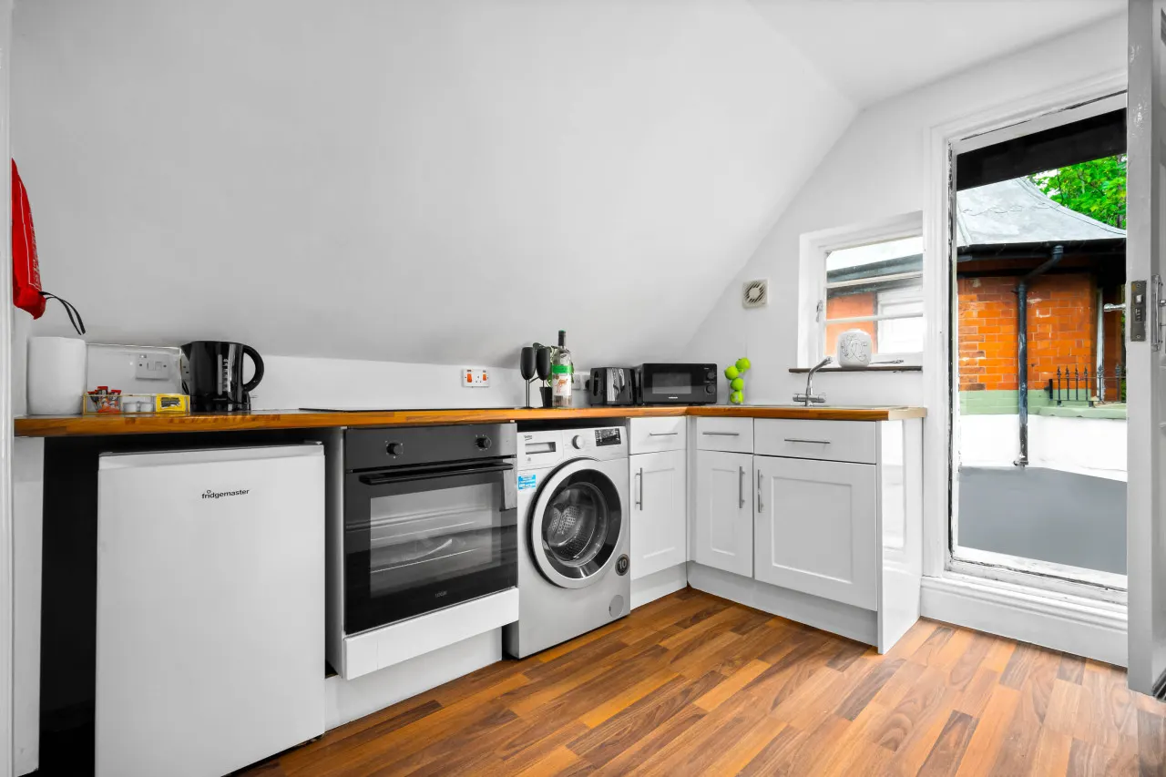 Stylish Apartment - Parking - Terrace - Wolverhampton 5