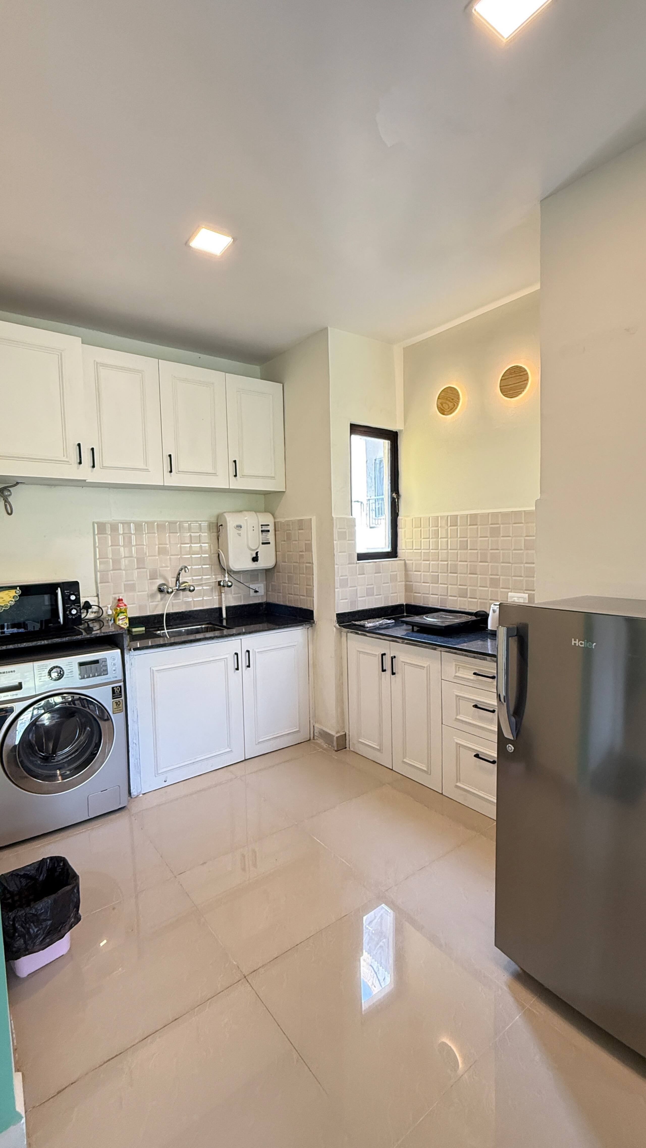 Leafy Escape | Bright 1BR | 5 mins to beach 13