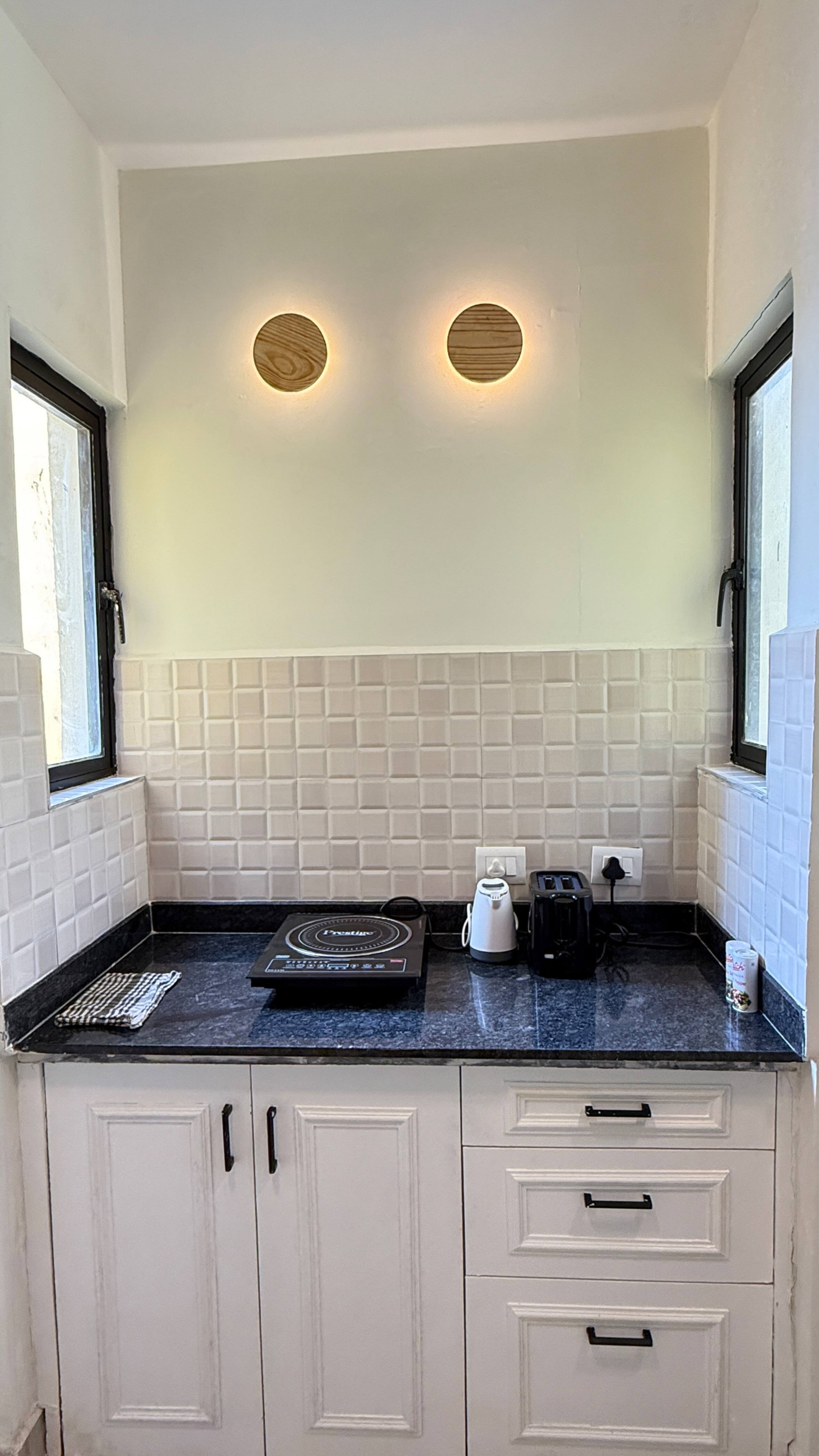 Leafy Escape | Bright 1BR | 5 mins to beach 12