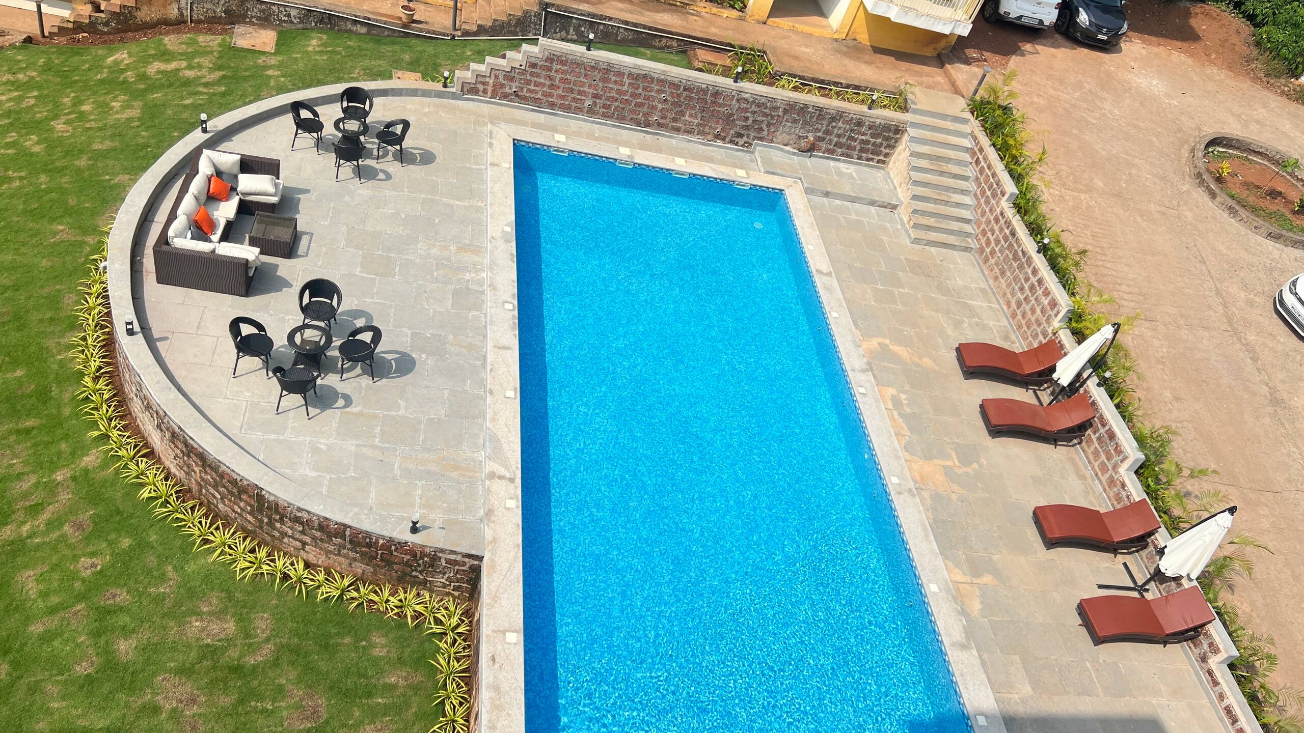 Leafy Escape | Bright 1BR | 5 mins to beach 7