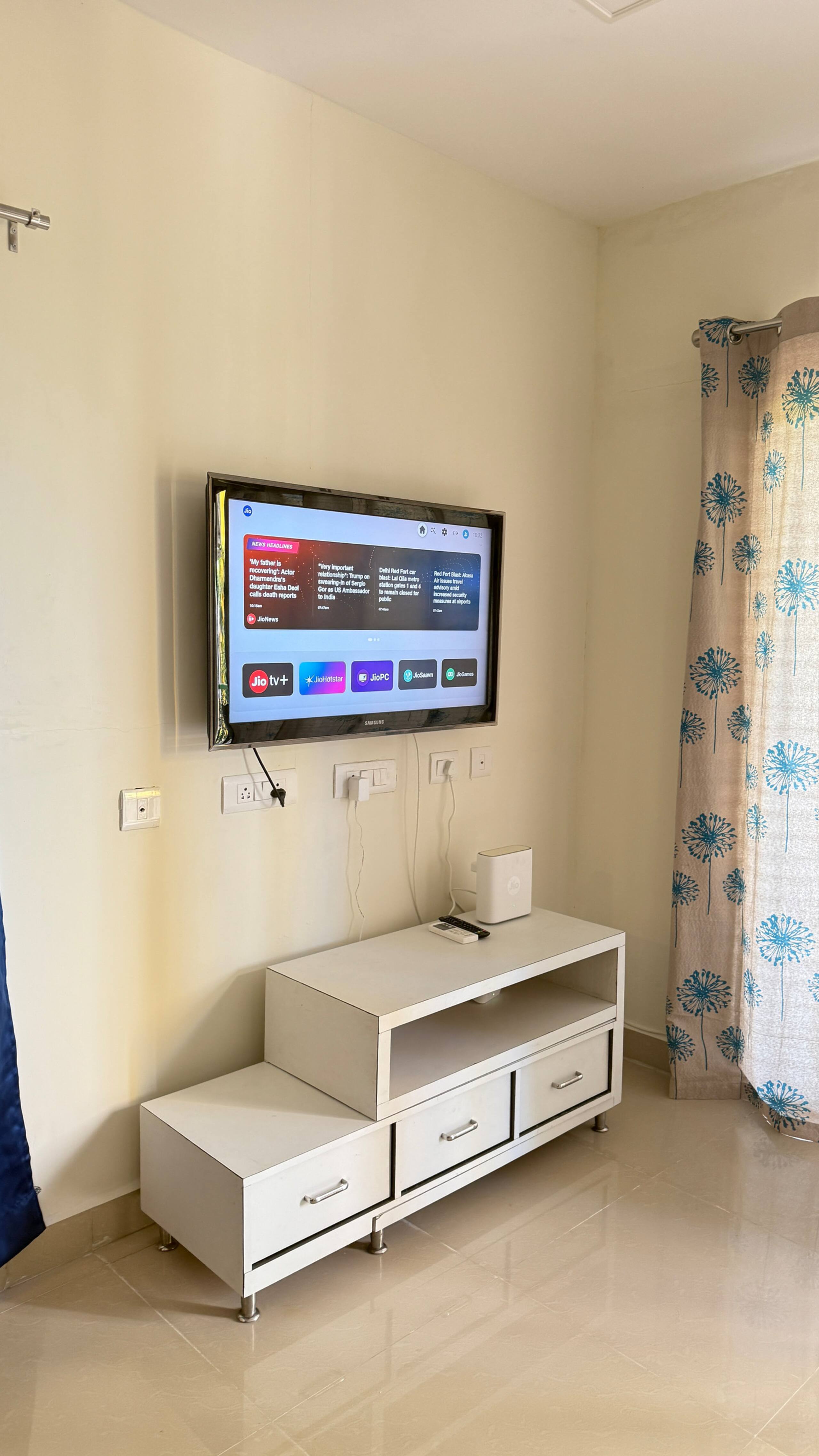 Leafy Escape | Bright 1BR | 5 mins to beach 9