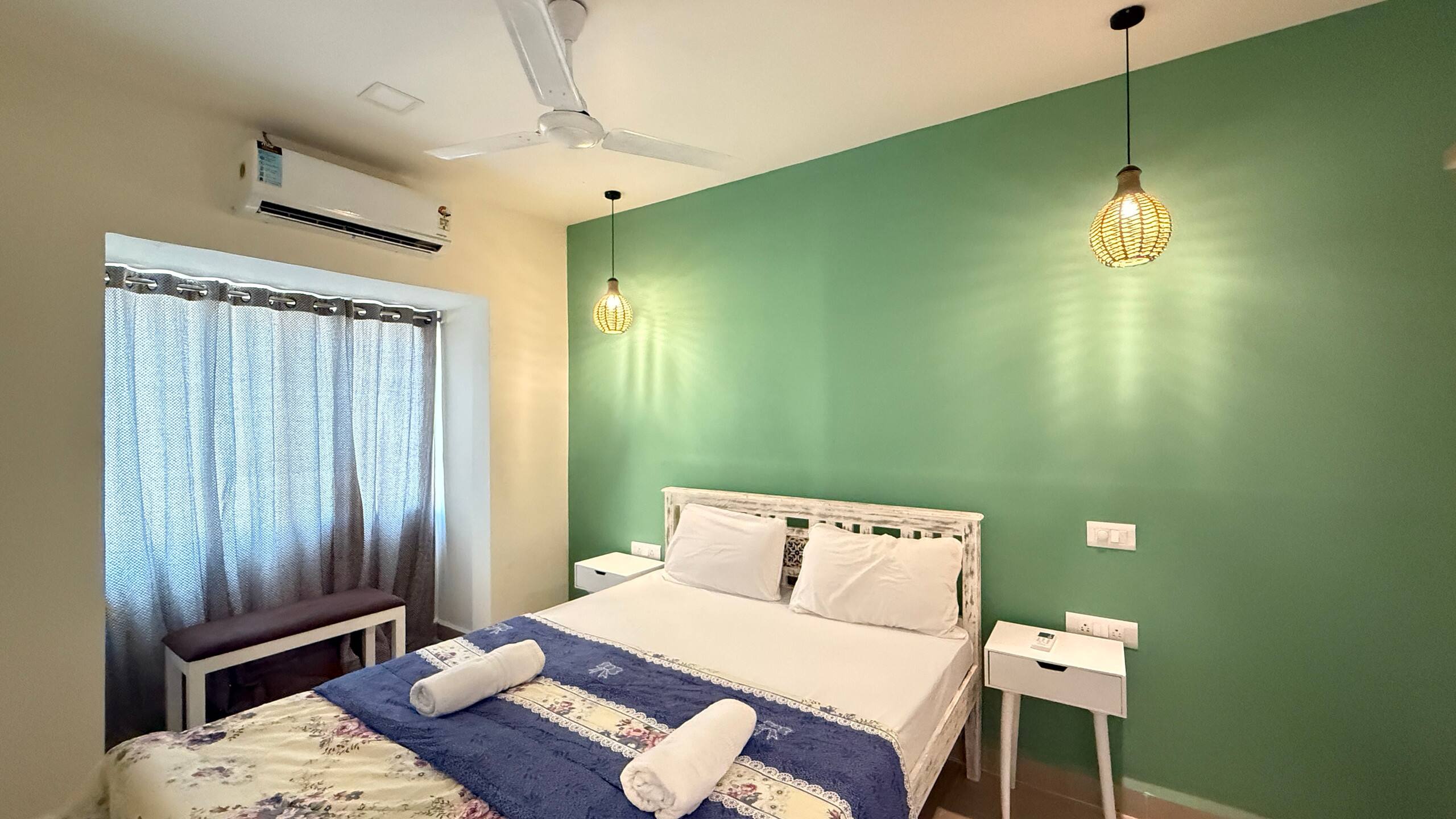 Leafy Escape | Bright 1BR | 5 mins to beach 19