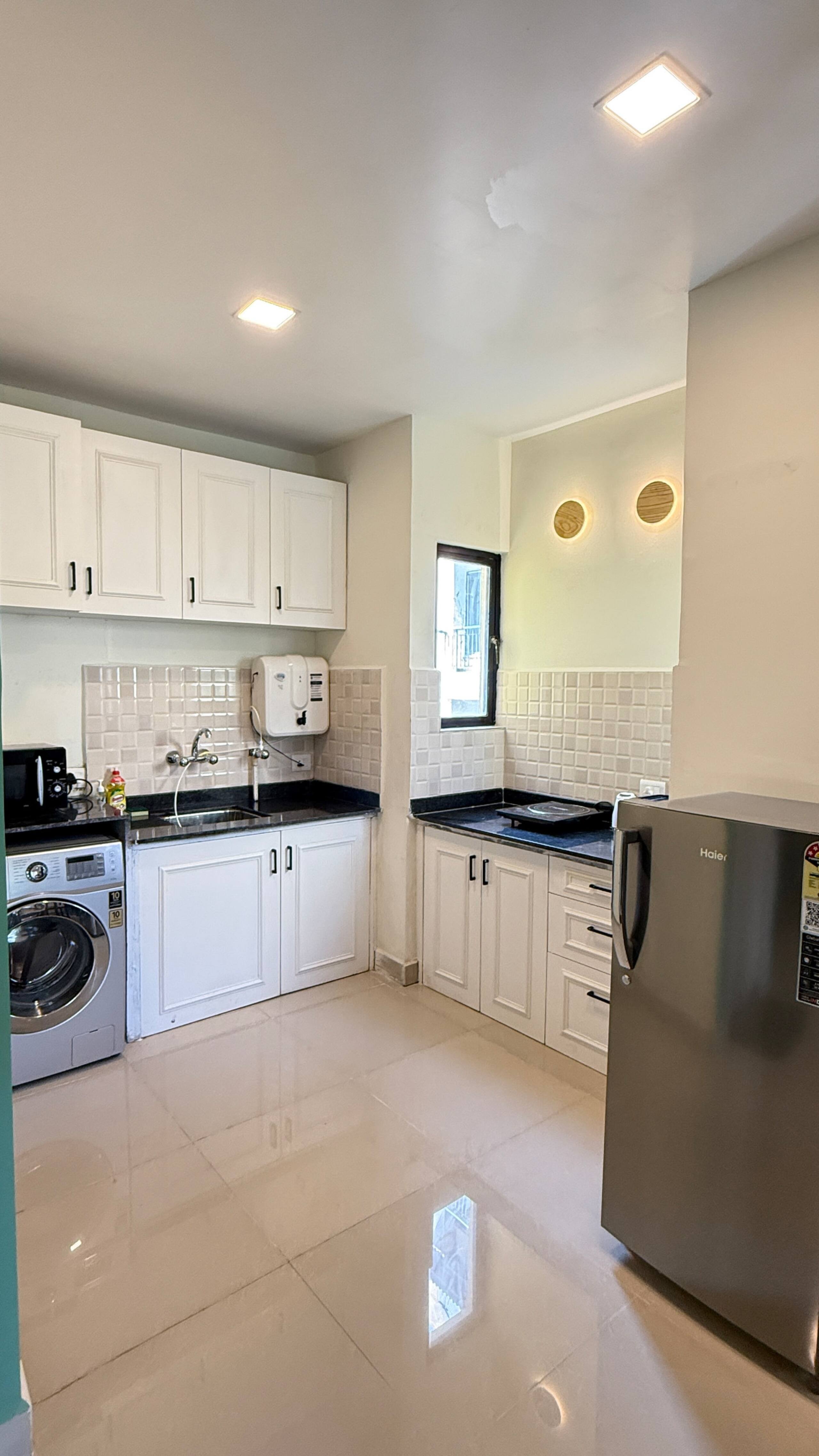 Leafy Escape | Bright 1BR | 5 mins to beach 11