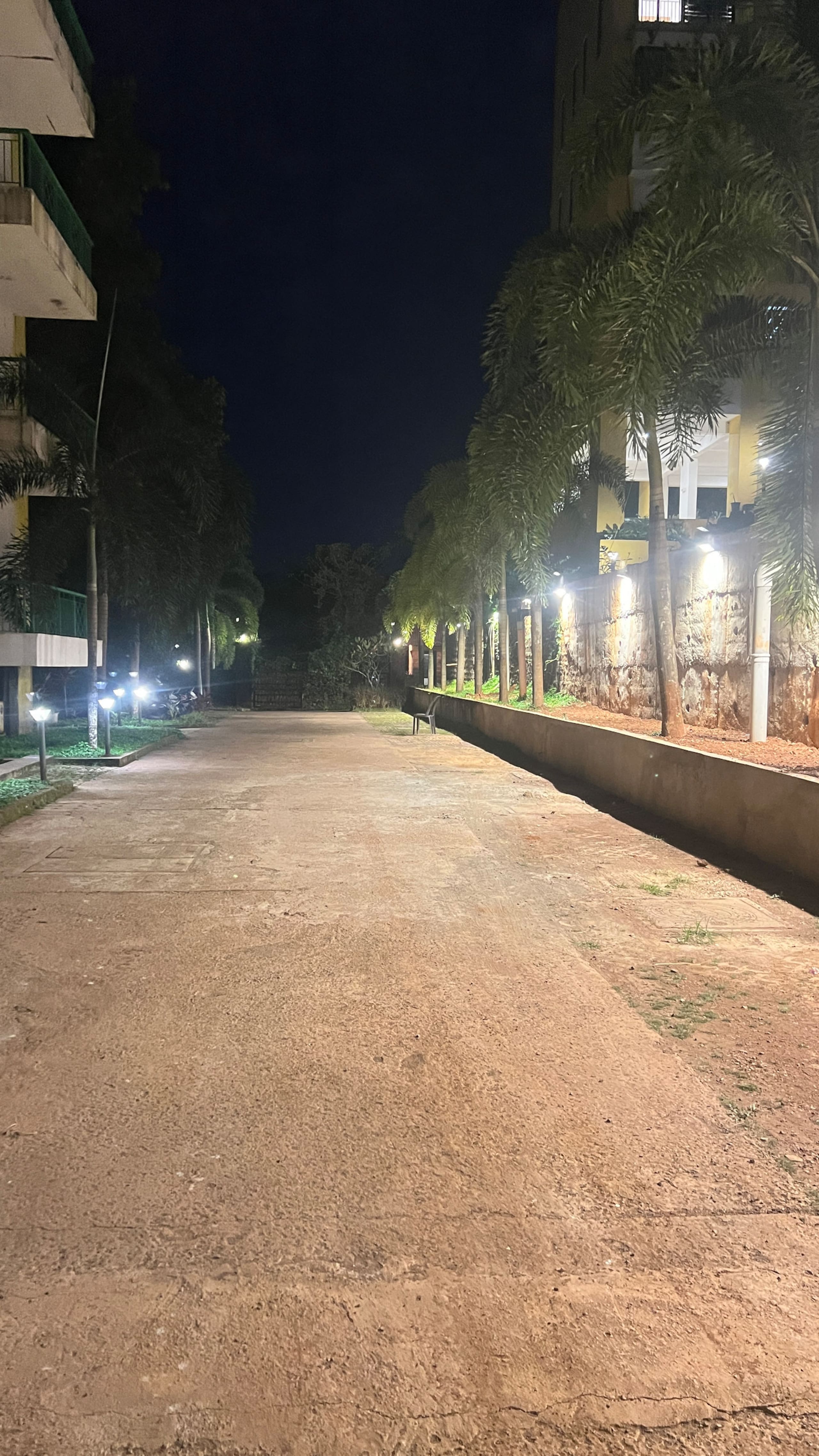 Leafy Escape | Bright 1BR | 5 mins to beach 26