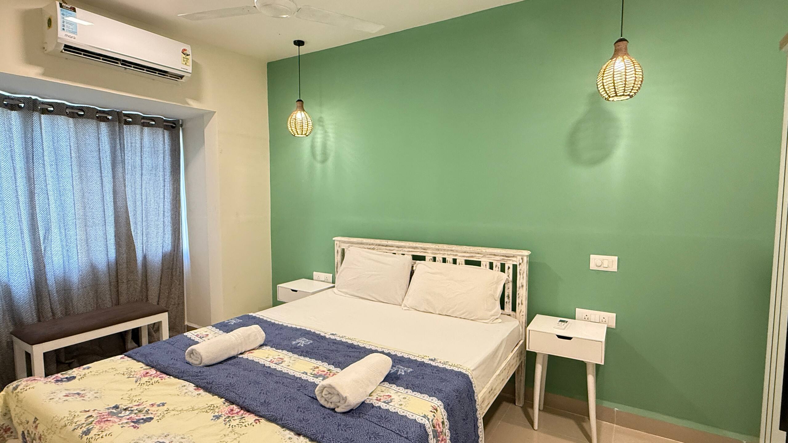 Leafy Escape | Bright 1BR | 5 mins to beach 18