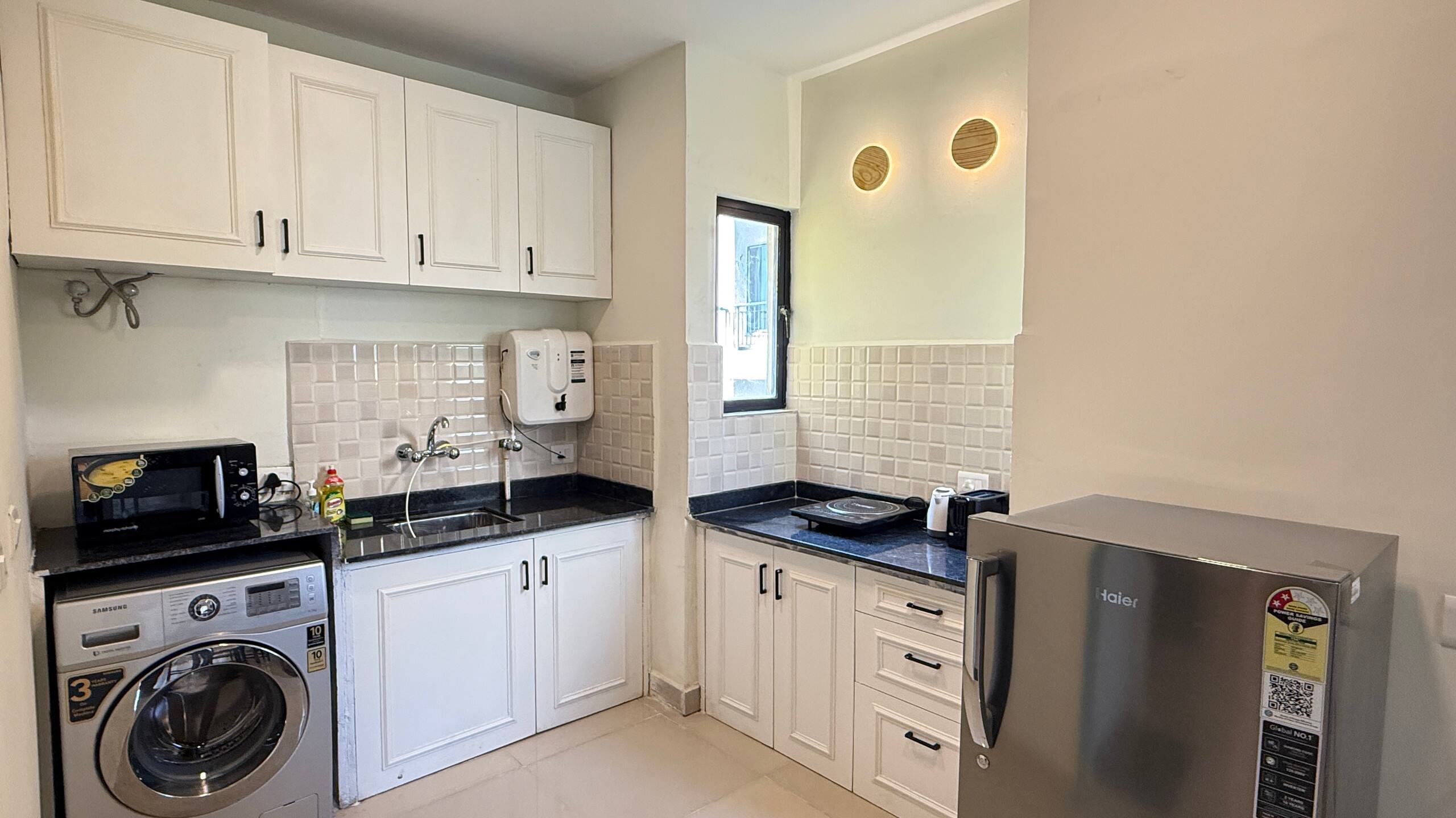 Leafy Escape | Bright 1BR | 5 mins to beach 8