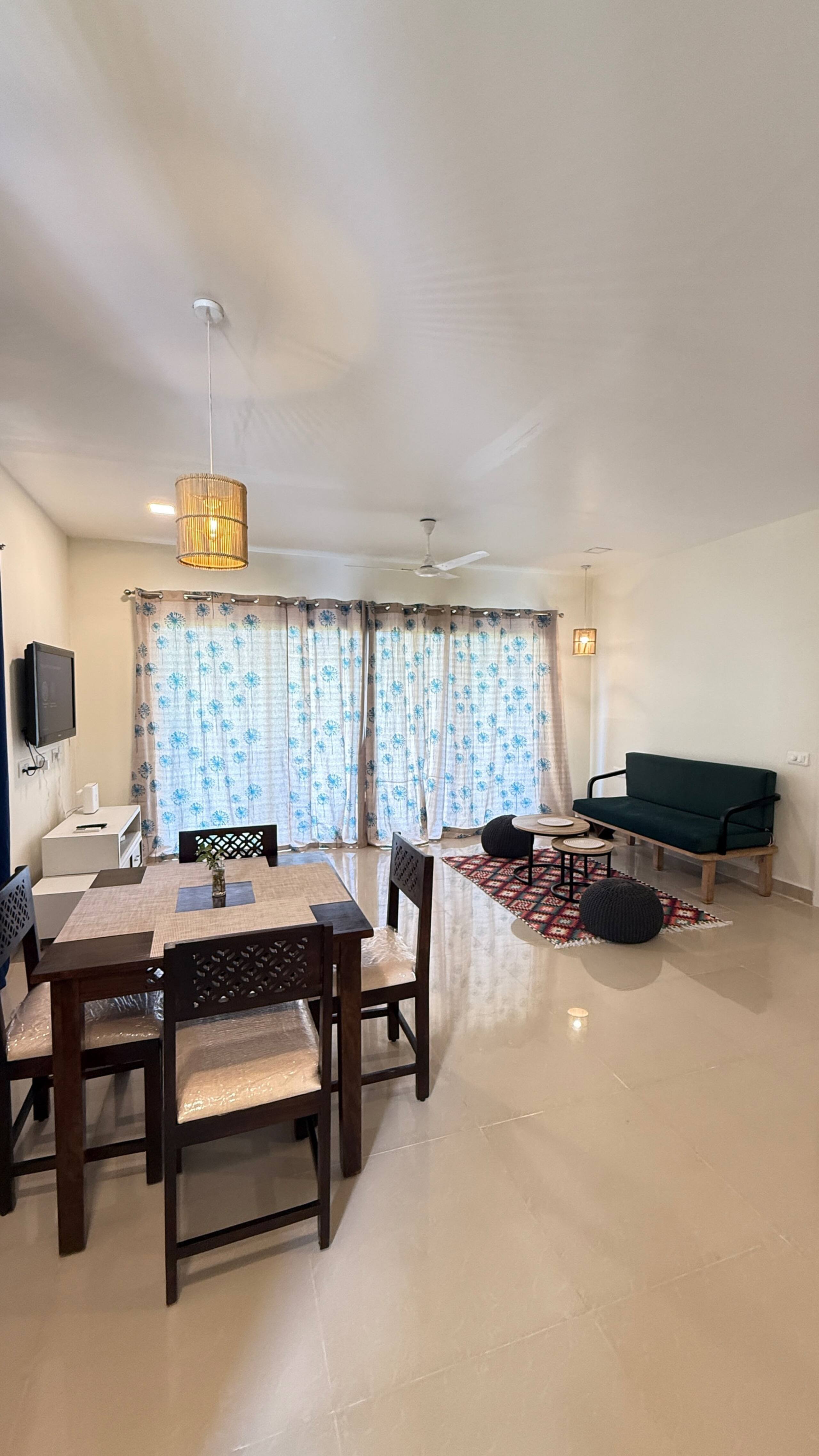 Leafy Escape | Bright 1BR | 5 mins to beach 6