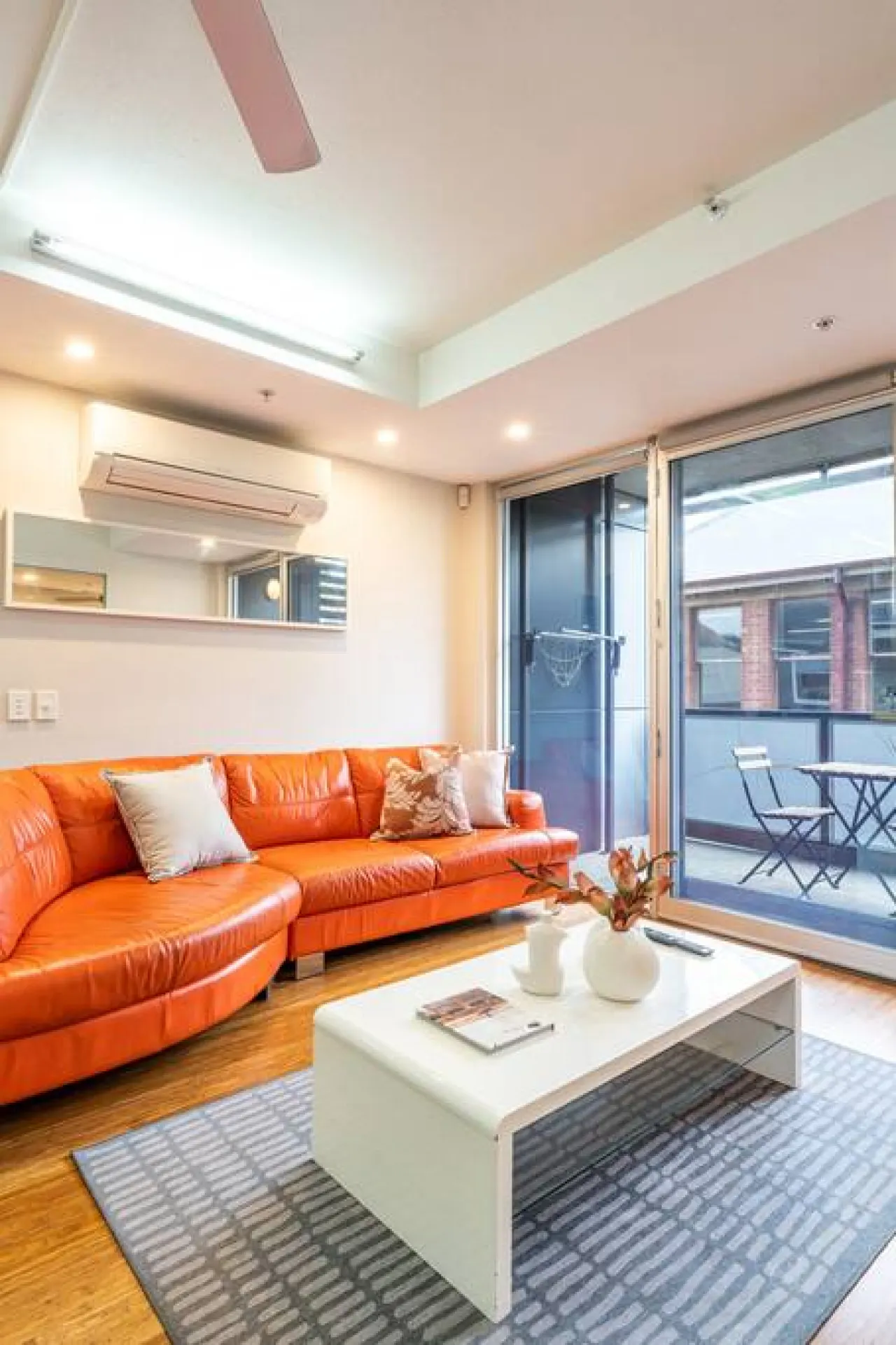 Huttside—Comfortable CBD Stay near Parklands 10