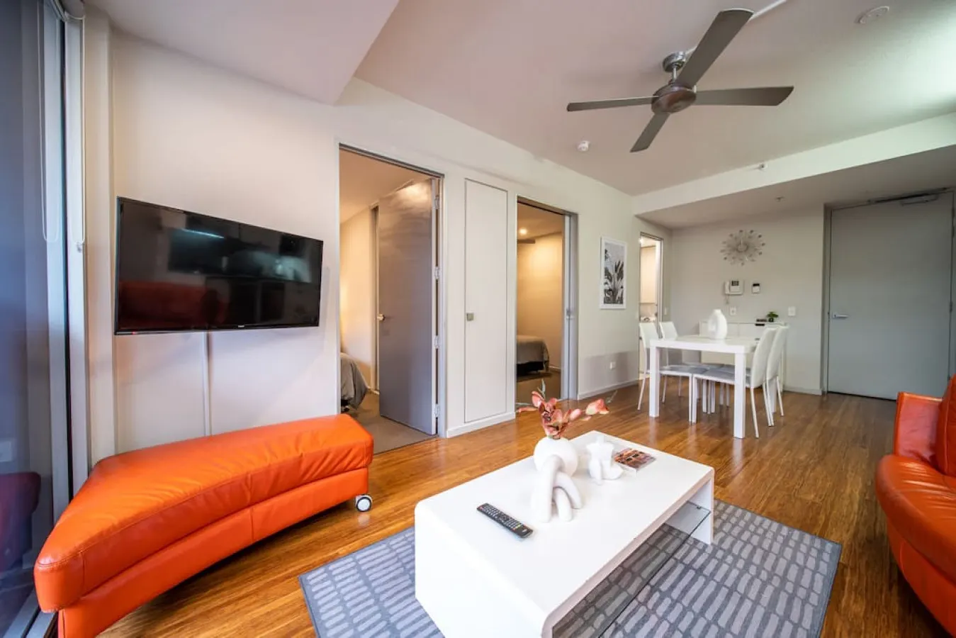 Huttside—Comfortable CBD Stay near Parklands 12