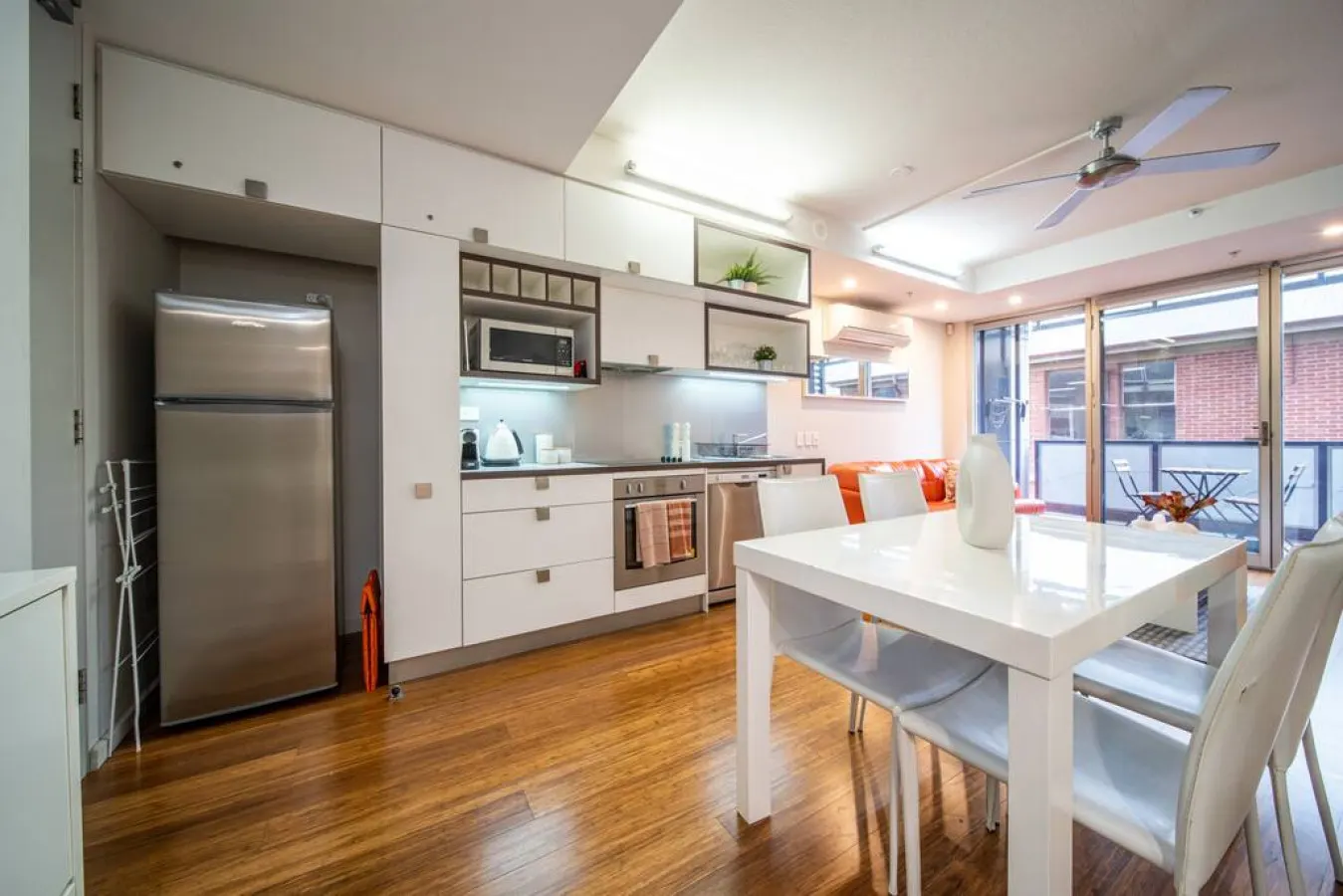 Huttside—Comfortable CBD Stay near Parklands 13
