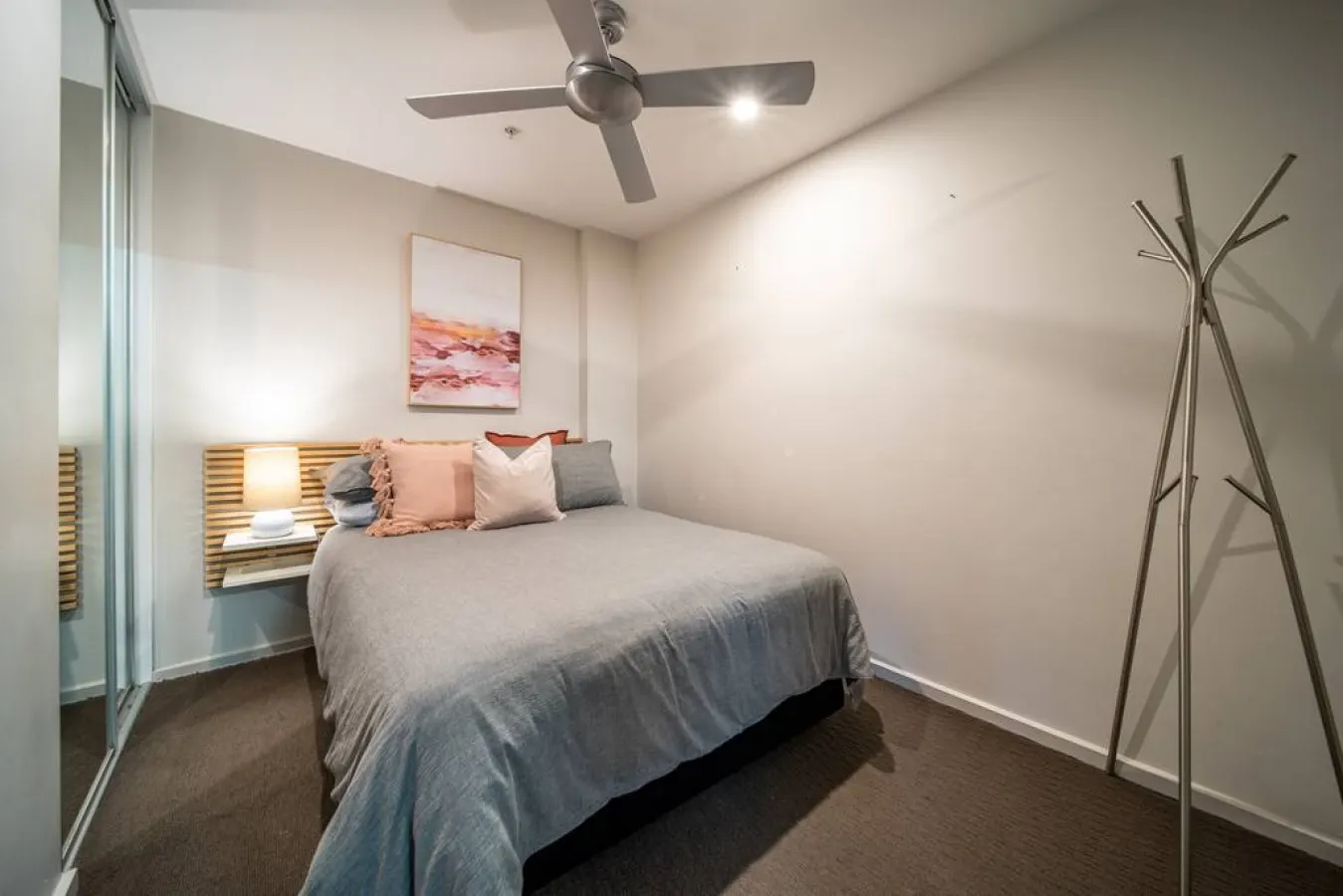 Huttside—Comfortable CBD Stay near Parklands 18