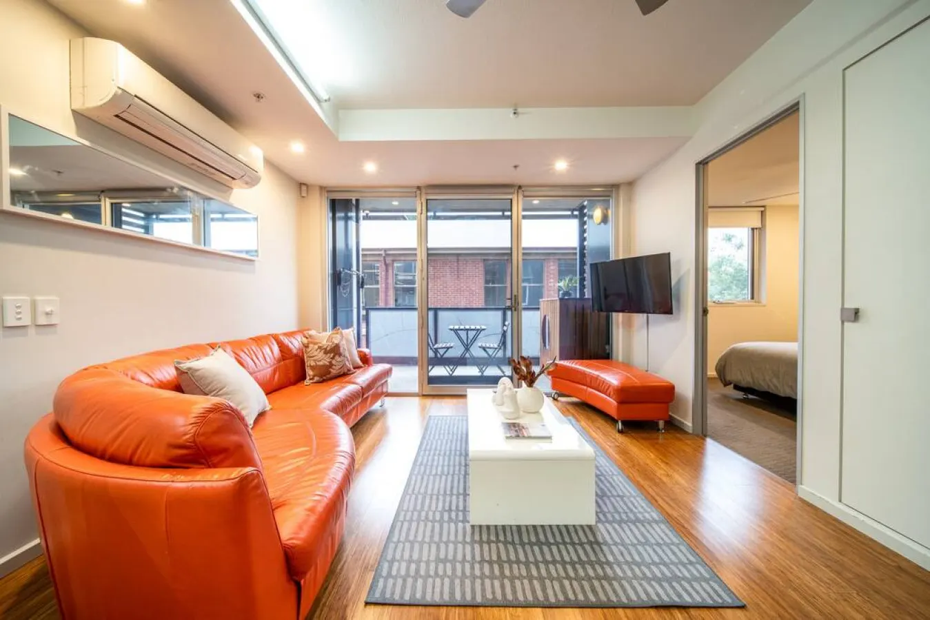 Huttside—Comfortable CBD Stay near Parklands 6