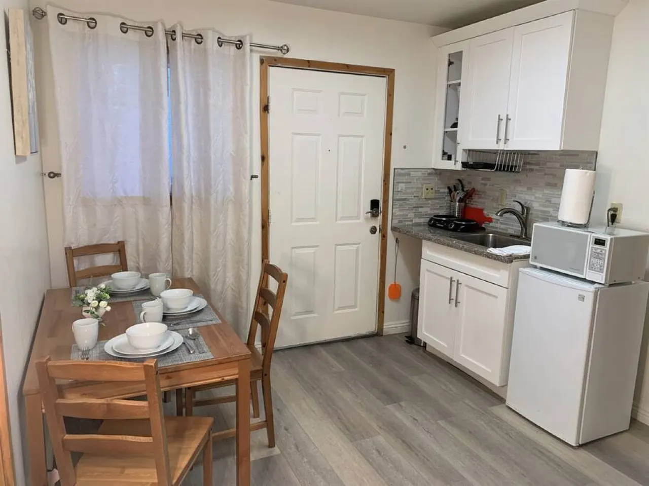Lake-View Lodge Cabin #6 ( 2 BR Near The Village) 8