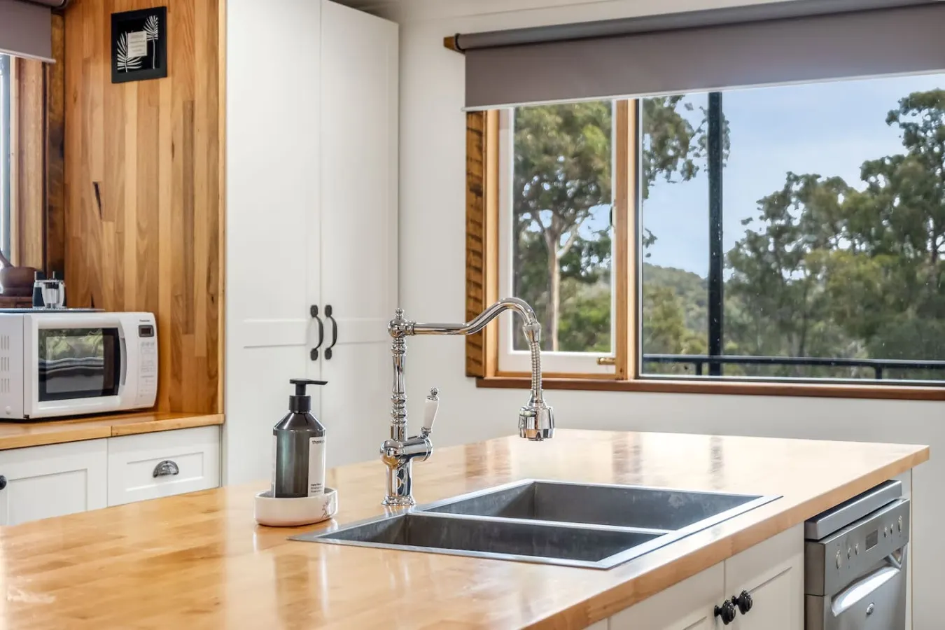 Spectacular Views of Deep Bay w/ Private Hot Tub 8