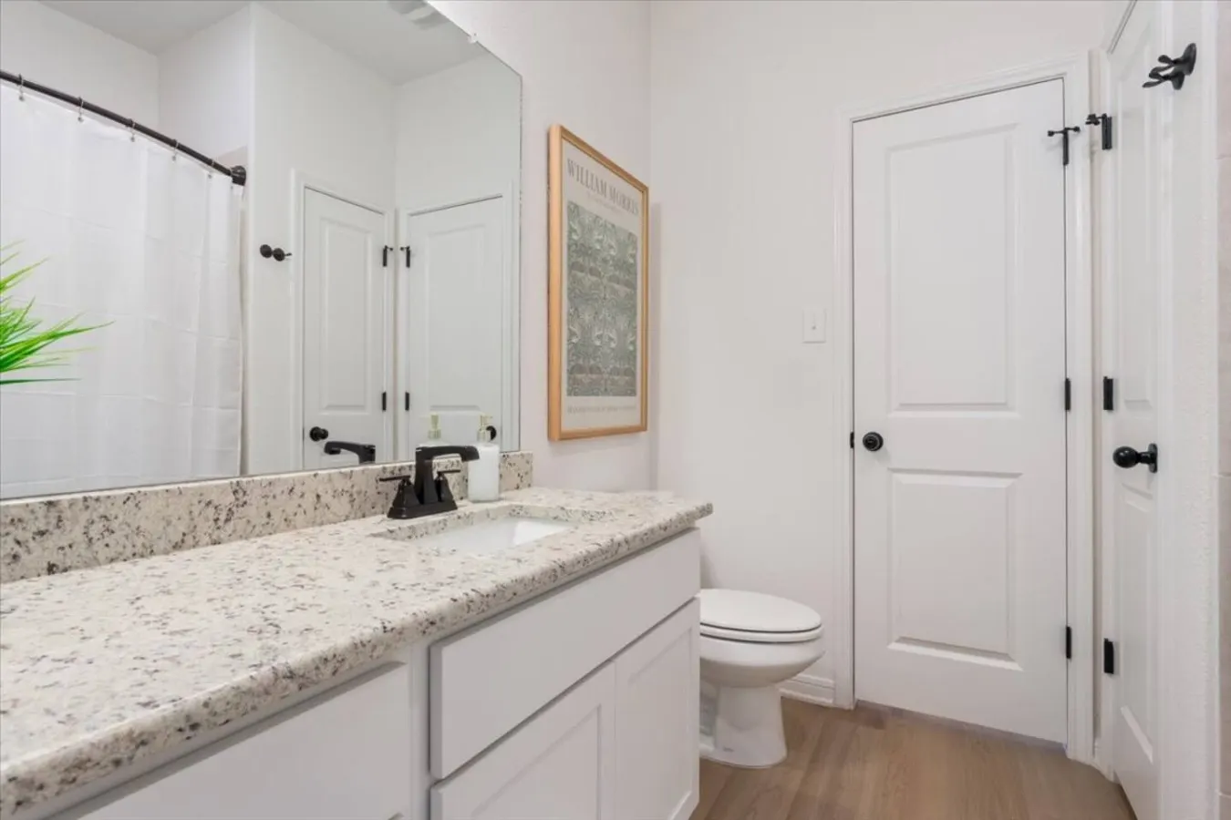 5 Beds Sleeps 8 w/ Garage Parking 13