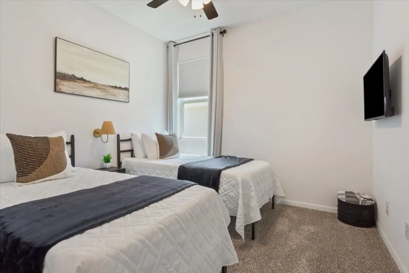 5 Beds Sleeps 8 w/ Garage Parking 17