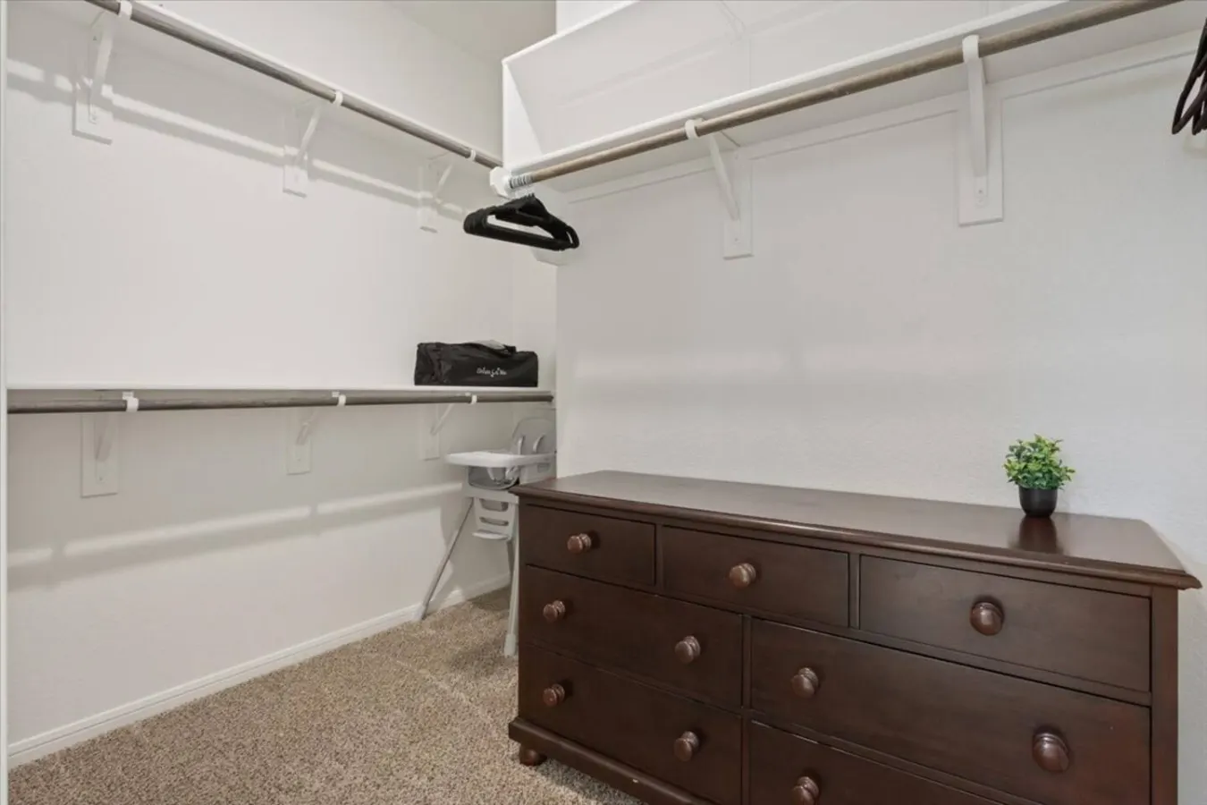 5 Beds Sleeps 8 w/ Garage Parking 20