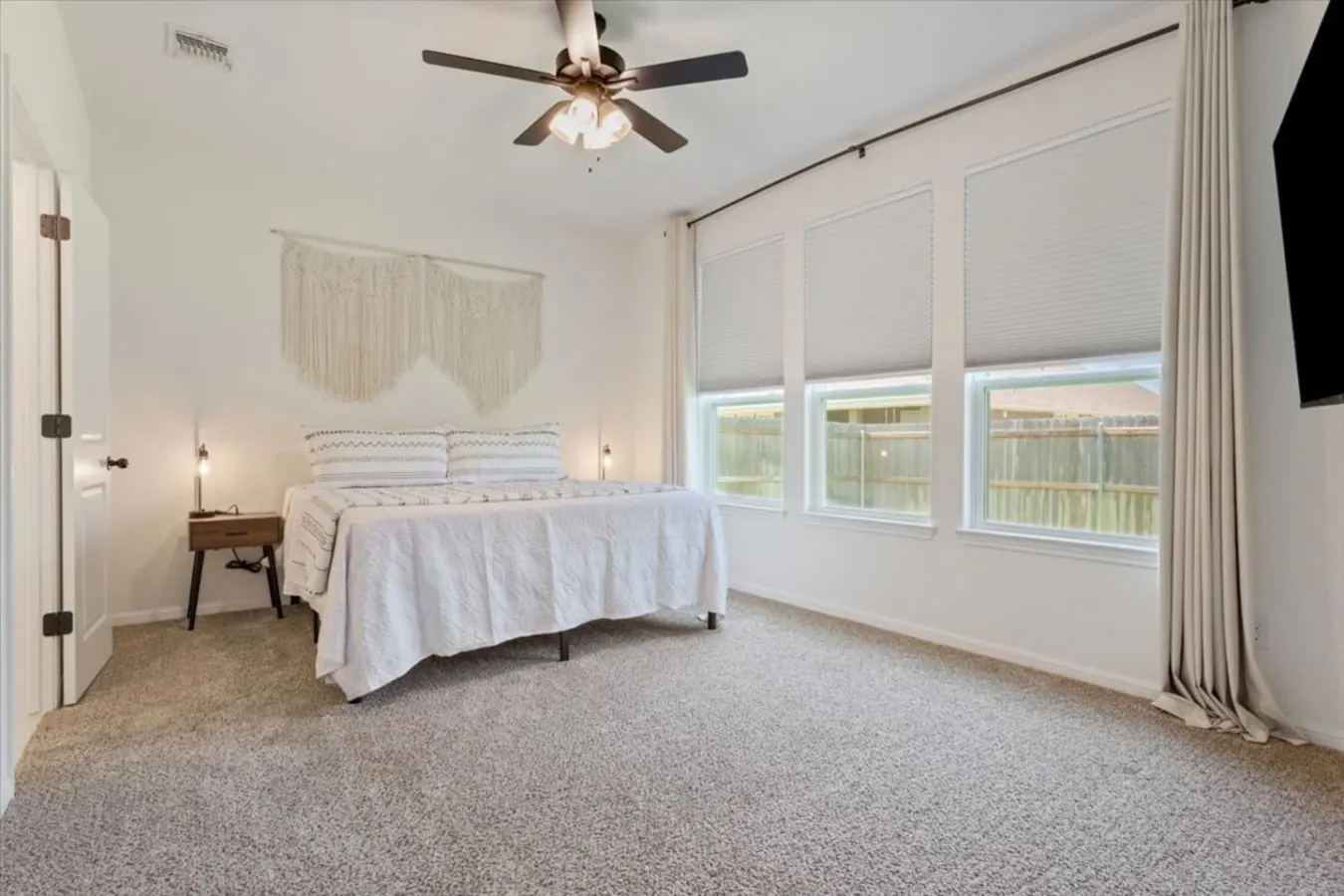 5 Beds Sleeps 8 w/ Garage Parking 4
