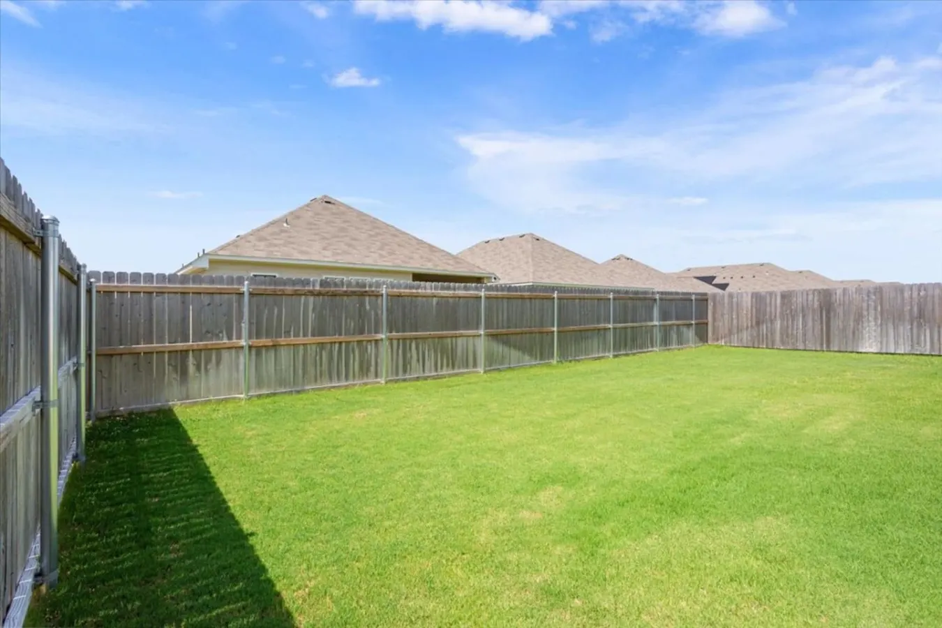 5 Beds Sleeps 8 w/ Garage Parking 6