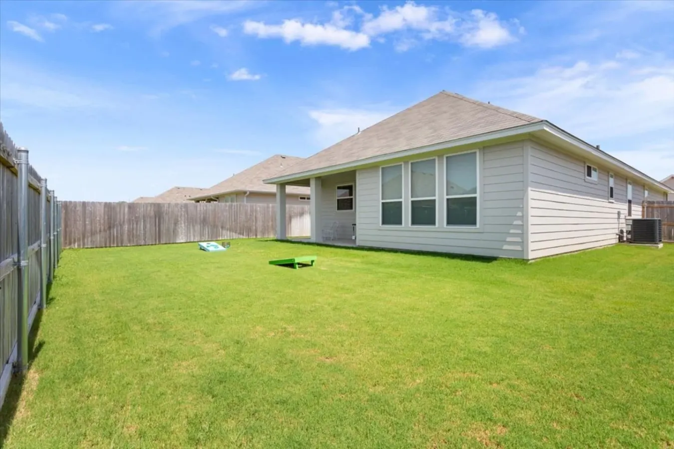 5 Beds Sleeps 8 w/ Garage Parking 7