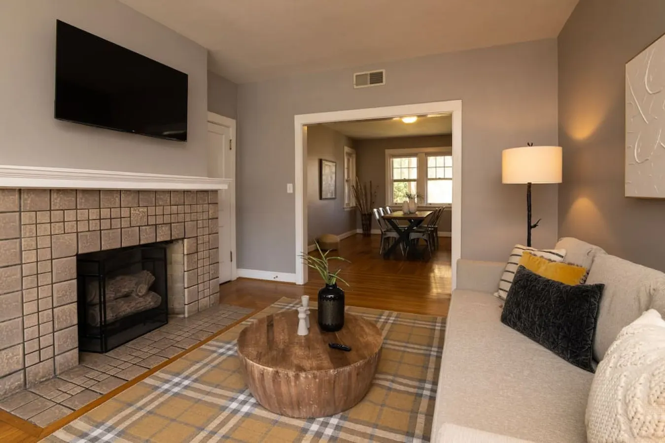Spacious in Hyde Park with Patio 1