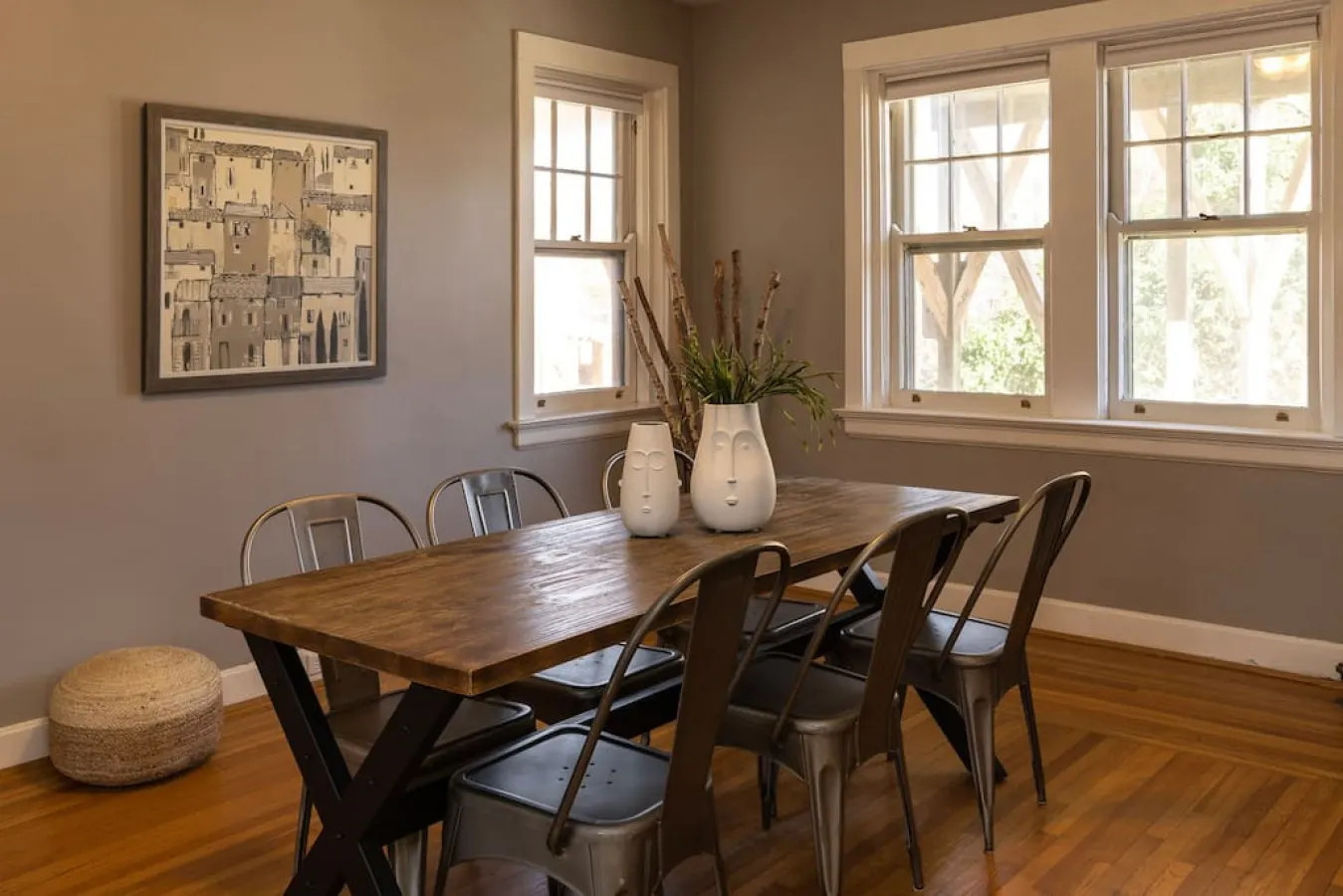 Spacious in Hyde Park with Patio 2