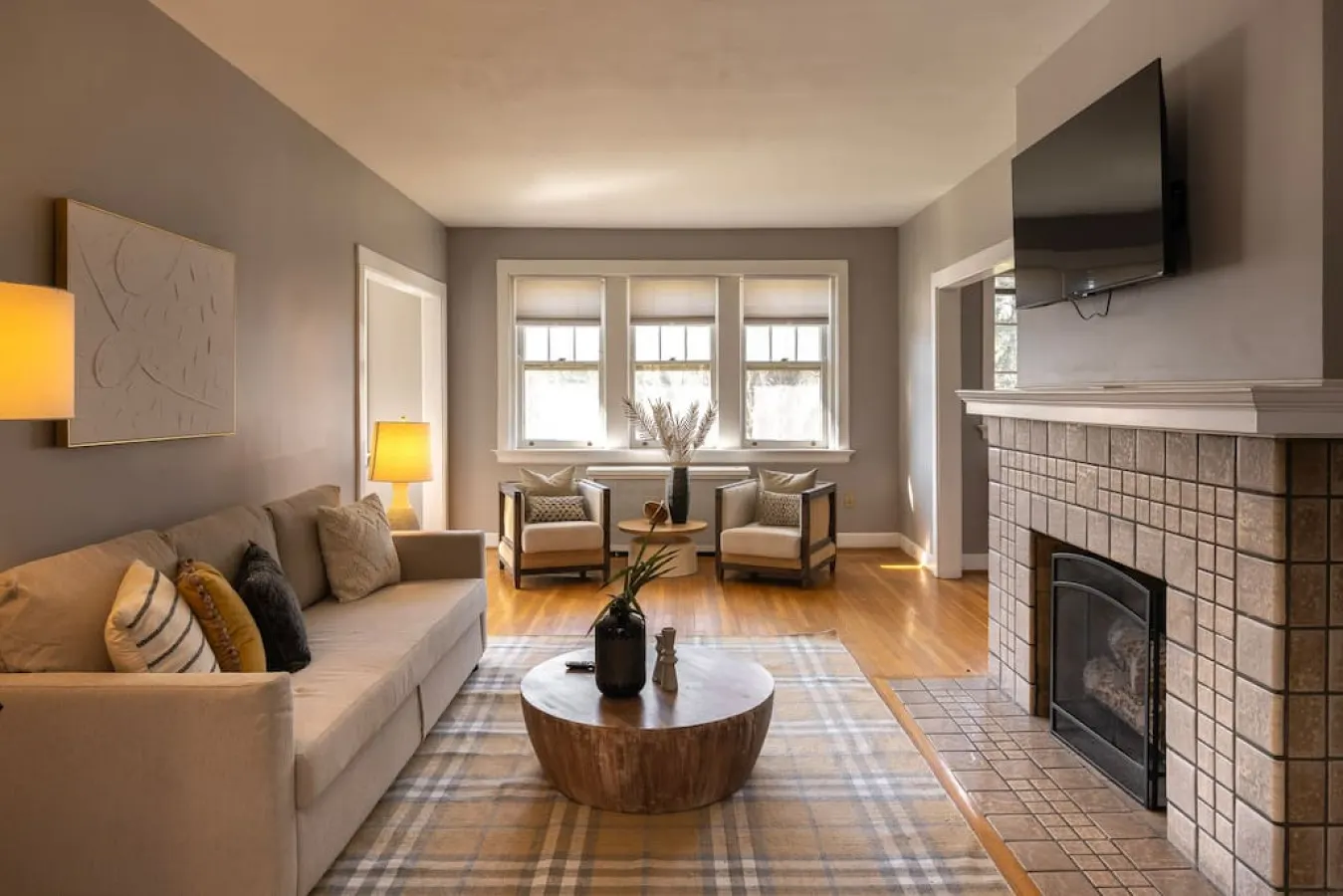 Spacious in Hyde Park with Patio 9