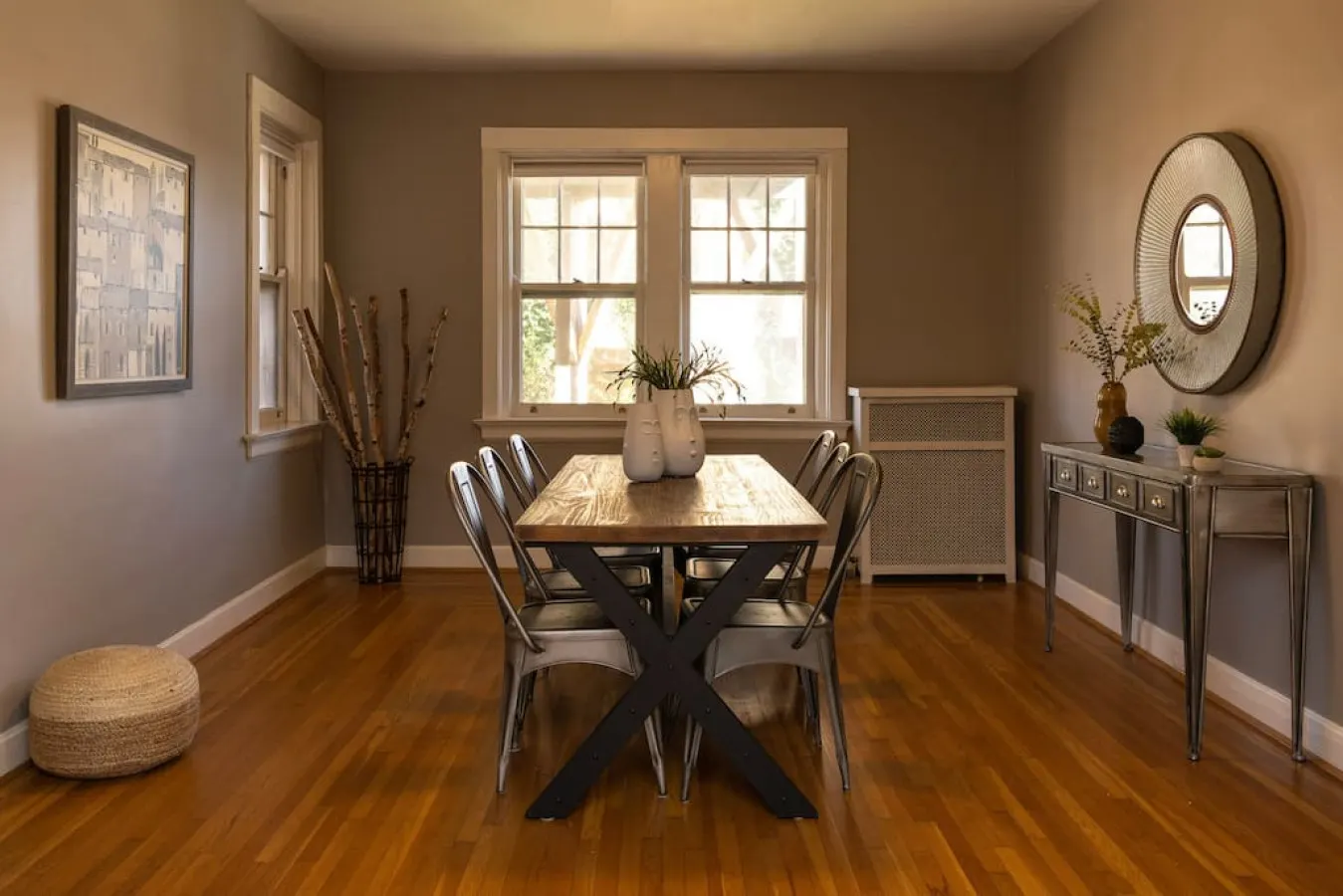 Spacious in Hyde Park with Patio 10